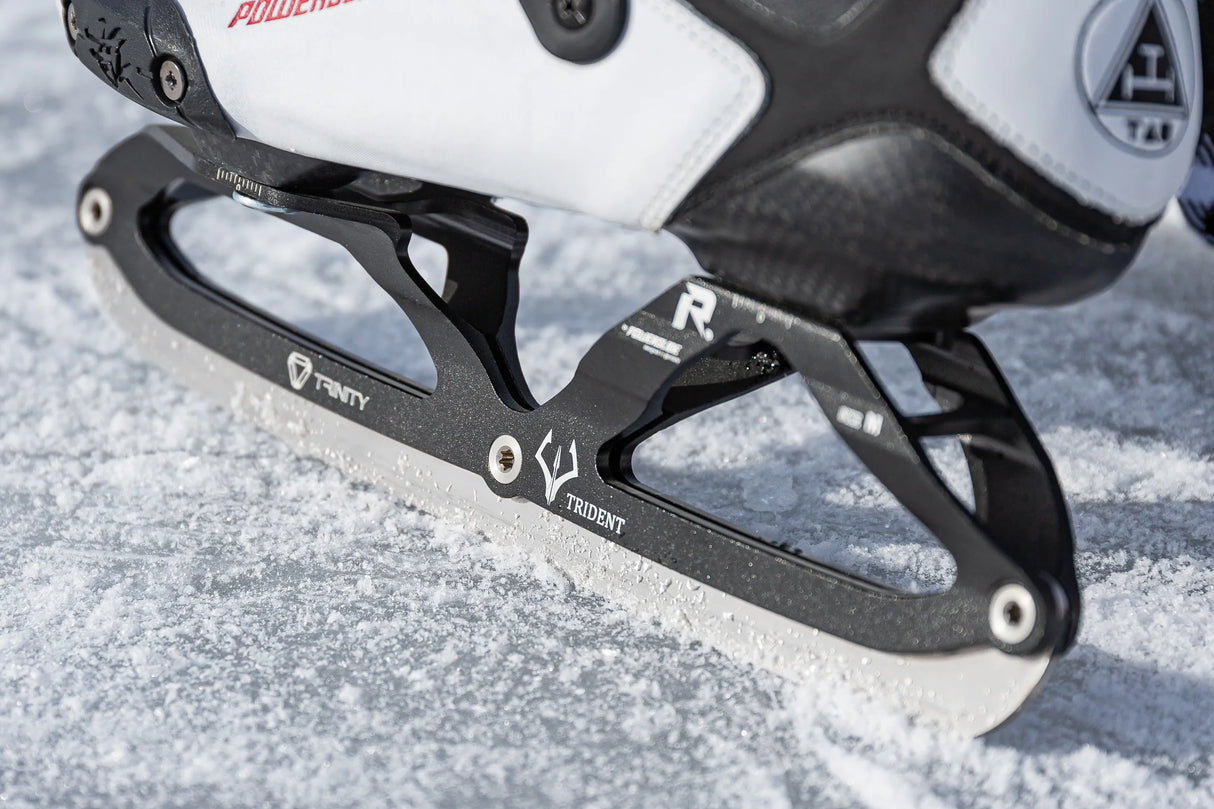 SKA120016 POWERSLIDE Trident Trinity Ice Blades | Powerslide Schlittschuhkufen für Trinity Inlineskates Schlittschuhkufen für Inliner Inlineskates Schlittschuhkufen Kufen Iceblades Rollerblades convertible ice blades Klassische Schlittschuhe Kids Ice Skates Größenverstellbare Schlittschuhe für Kinder Weihnachten Klassiche Schlittschuhe Erwachsene Eiskunstlauf Klassisch Schlittschuhe Schlittschuhe für Kinder Kinder Erwachsene Größenverstellbar Größenverstellbare Schlittschuhe Größenverstellbare Schlittschuhe