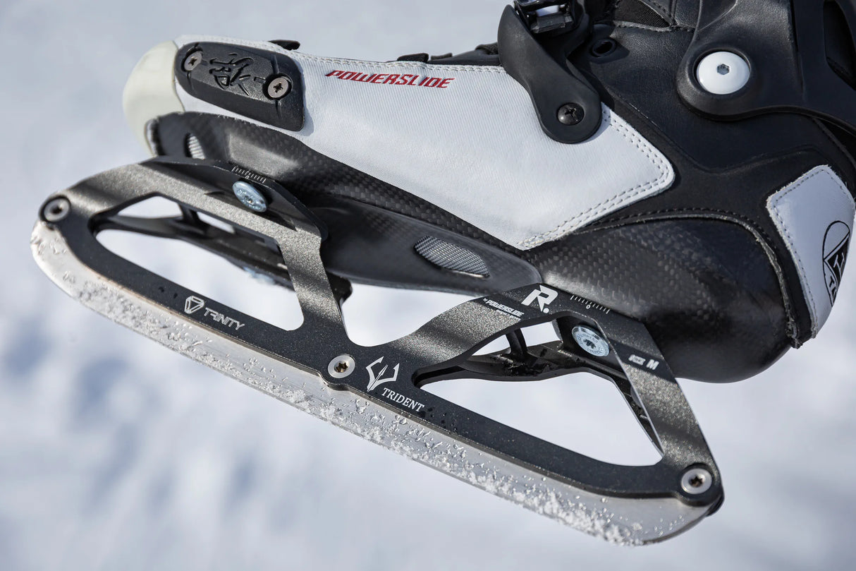 SKA120016 POWERSLIDE Trident Trinity Ice Blades | Powerslide Schlittschuhkufen für Trinity Inlineskates Schlittschuhkufen für Inliner Inlineskates Schlittschuhkufen Kufen Iceblades Rollerblades convertible ice blades Klassische Schlittschuhe Kids Ice Skates Größenverstellbare Schlittschuhe für Kinder Weihnachten Klassiche Schlittschuhe Erwachsene Eiskunstlauf Klassisch Schlittschuhe Schlittschuhe für Kinder Kinder Erwachsene Größenverstellbar Größenverstellbare Schlittschuhe Größenverstellbare Schlittschuhe