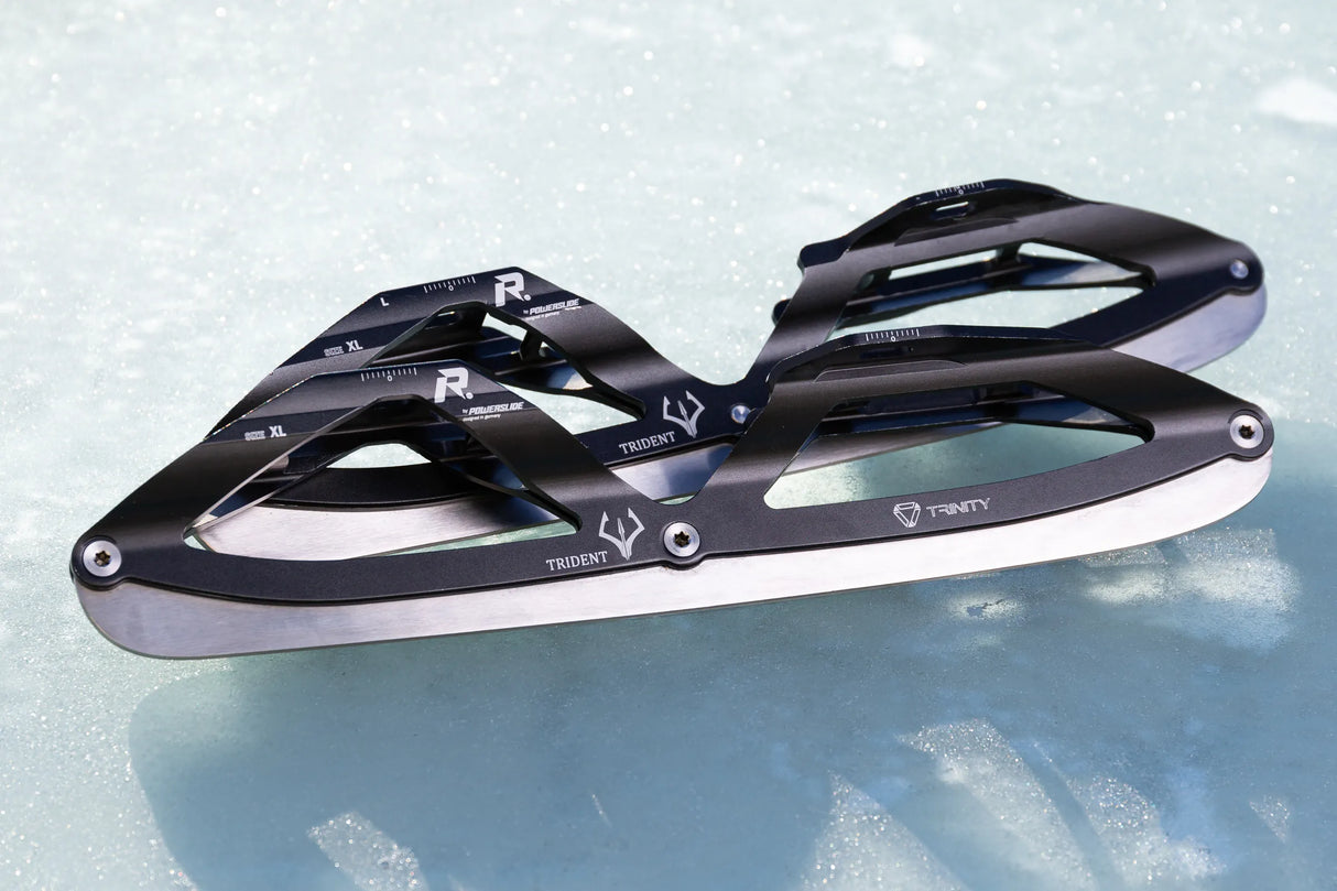 SKA120016 POWERSLIDE Trident Trinity Ice Blades | Powerslide Schlittschuhkufen für Trinity Inlineskates Schlittschuhkufen für Inliner Inlineskates Schlittschuhkufen Kufen Iceblades Rollerblades convertible ice blades Klassische Schlittschuhe Kids Ice Skates Größenverstellbare Schlittschuhe für Kinder Weihnachten Klassiche Schlittschuhe Erwachsene Eiskunstlauf Klassisch Schlittschuhe Schlittschuhe für Kinder Kinder Erwachsene Größenverstellbar Größenverstellbare Schlittschuhe Größenverstellbare Schlittschuhe
