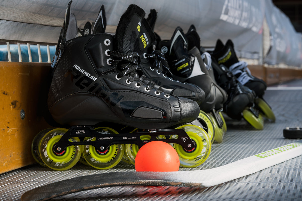 SKA120024 POWERSLIDE REIGN Triton 80 Hockey Inline Skates | Trinity X | Hockey Skates | Schwarz | Hartschalen Schlittschuhe Freestyle Schlittschuhe Erwachsene Eiskunstlauf Klassisch Schlittschuhe Schlittschuhe für Kinder Kinder Erwachsene Größenverstellbar Größenverstellbare Schlittschuhe Größenverstellbare Schlittschuhe für Kinder Schlittschuhkufen Kufen für Inlineskates Schlittschuhkufen für Skates Rollerblades rollerblading convertible ice blades transformer ice blades inline skating inlineksates inline