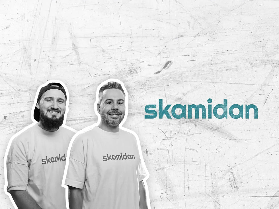 2025_SkaMiDan_Unternehmensgeschichte_Banner_Daniel Lott_Wladislaw Felde_1600px_1200px_Social