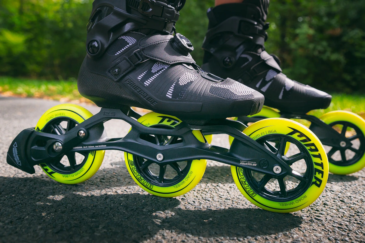 SKA520028 POWERSLIDE Trinity Elite MG Frame Race 3×125mm 320mm Black Urban Inline Skating Schienen Frames Speed Inline Skating Urban Inlineskates Trinity Trinity X Powerslide Trinity Schienen Trinity Frames Urban Inline Skating Urban Inline Skating Freeskates City Skates Fitness Inliner Sport Skates Sport Inliner Rollerblades Rollerblading Lörrach Freiburg Basel Inliner Skateschule und Skateshop Weil am Rhein SkaMiDan Deutschland Germany