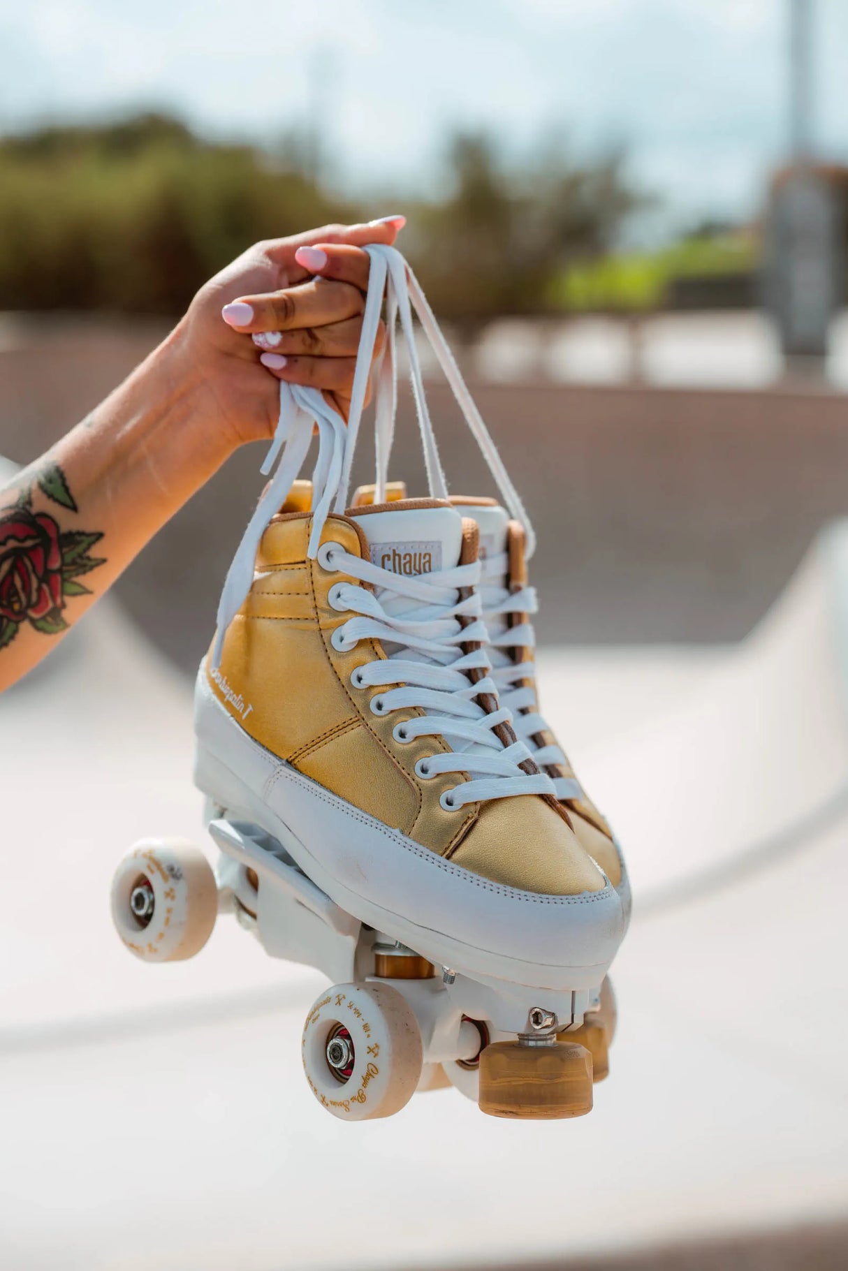 SKA810726 CHAYA Kismet Barbiepatin Gold Park Roller Skates | Gold | Skatepark Rollschuhe Wheels Park Wheels Urban Quad Rollen Roller Skating Rollen Wheels Quad Rollen Quad Wheels Outdoor Indoor Dance Jam Park Rollen Lifestyle Roller Skates Rollschuhe Park Tanz Rollschuhe Barbie Park Quad Skates Roller Skates Lifestyle Rollschuhe Skatepark Rollschuhe Chaya Quad Skates Aggressive Quad Skates Rollschuhe Stunt Rollschuhe Rollkunstlauf Rollschuhe Rollerskates Schwarze Rollschuhe Lifestyle Rollschuhe Roller Skati