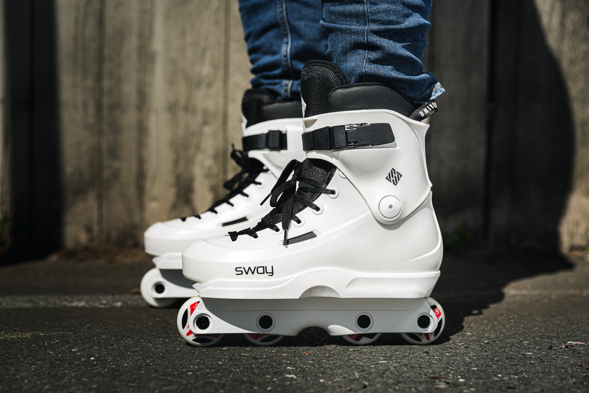 SKA710173 USD Sway Team IV White UFS Aggressive Inlineskates Aggressive Skates Stunt Skates Park Skates Aggro Trick Skating Skatepark Inline Skating Rollerblading Freizeitskates Freizeit Skating Inlinerfahren Inliner laufen Skating Rollerblades Inline Skateschule und Skateshop SkaMiDan Weil am Rhein Deutschland Germany