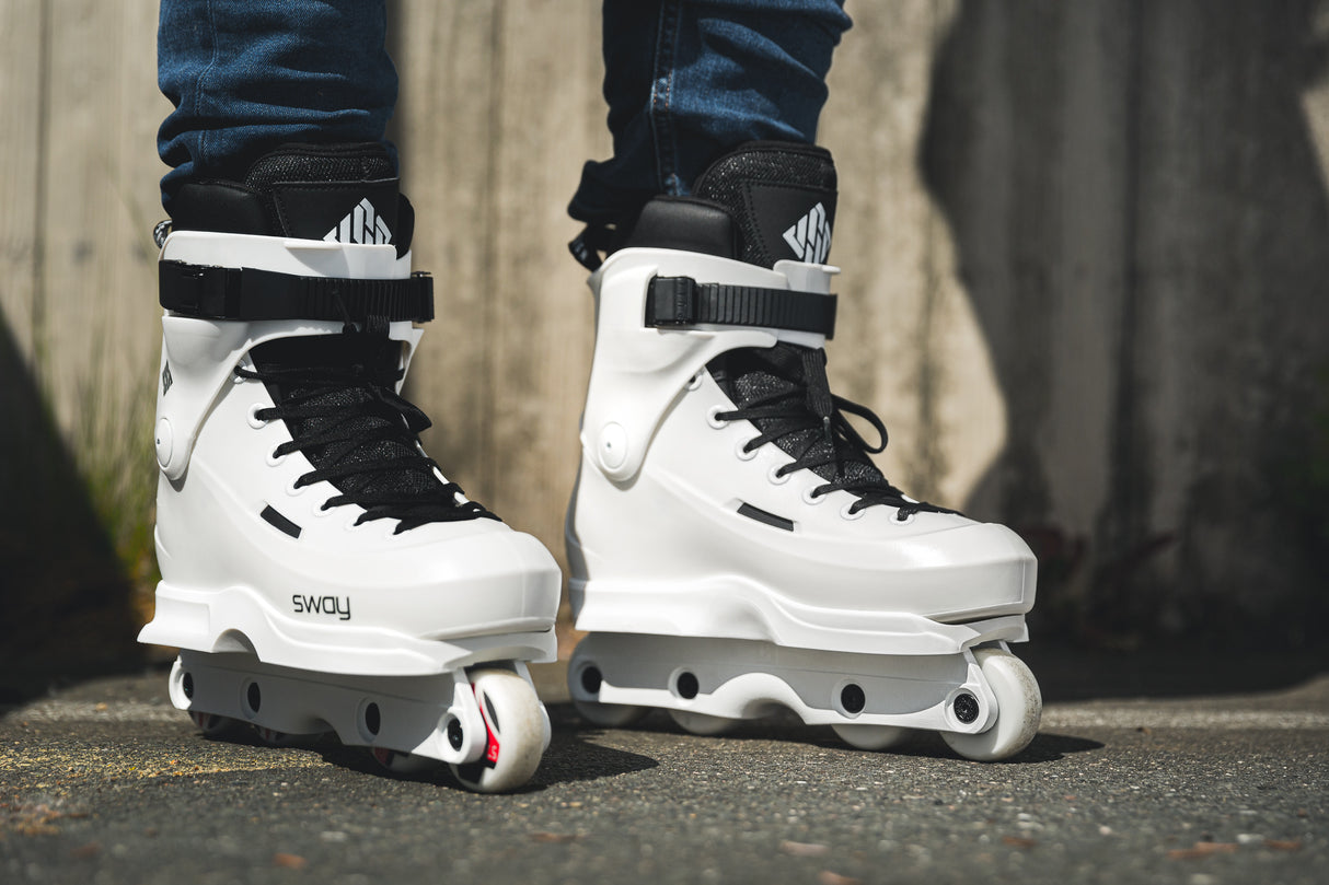 SKA710173 USD Sway Team IV White UFS Aggressive Inlineskates Aggressive Skates Stunt Skates Park Skates Aggro Trick Skating Skatepark Inline Skating Rollerblading Freizeitskates Freizeit Skating Inlinerfahren Inliner laufen Skating Rollerblades Inline Skateschule und Skateshop SkaMiDan Weil am Rhein Deutschland Germany