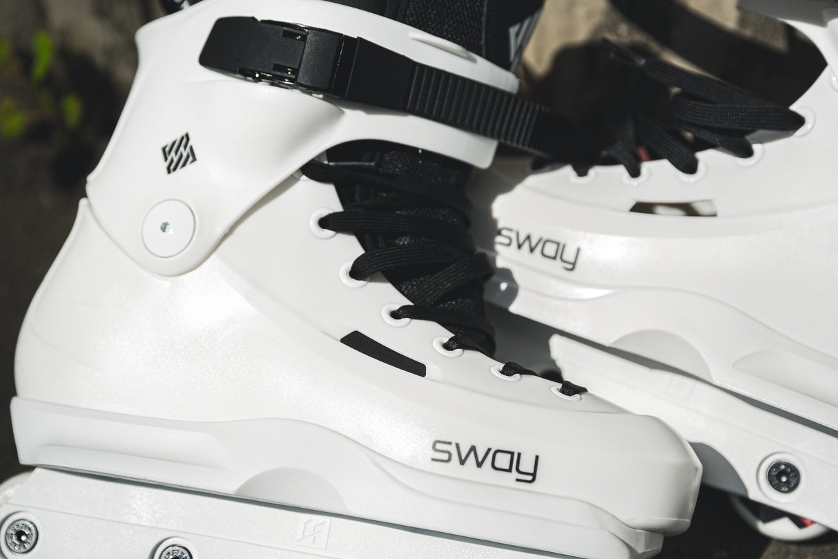 SKA710173 USD Sway Team IV White UFS Aggressive Inlineskates Aggressive Skates Stunt Skates Park Skates Aggro Trick Skating Skatepark Inline Skating Rollerblading Freizeitskates Freizeit Skating Inlinerfahren Inliner laufen Skating Rollerblades Inline Skateschule und Skateshop SkaMiDan Weil am Rhein Deutschland Germany