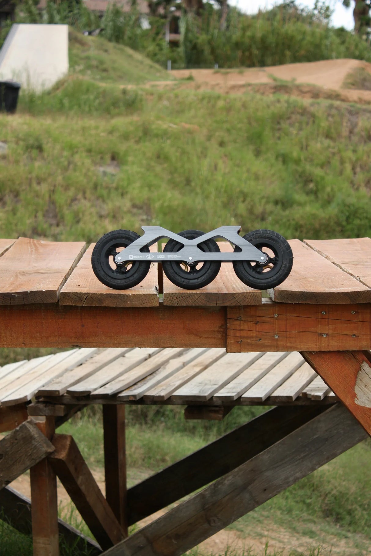 SKA800320_KIZER SUV 125 Offroad Frame Only 3x125mm 295mm UFS Offroad Off-road SUV Flat Frame Schiene Frame Skate Schiene Aggressive Antirocker Frame Flat Frame Freestyle Frame Aggressive Inlineskates Aggressive Skates aggro skates stunt skates rollerblades aeon skates usd aeon flat frame Stunt Skates Park Skates Aggro Trick Skating Skatepark Inline Skating Rollerblading Freizeitskates Freizeit Skating Inlinerfahren Inliner laufen Skating Rollerblades Inline Skateschule und Skateshop SkaMiDan Weil am Rhein D