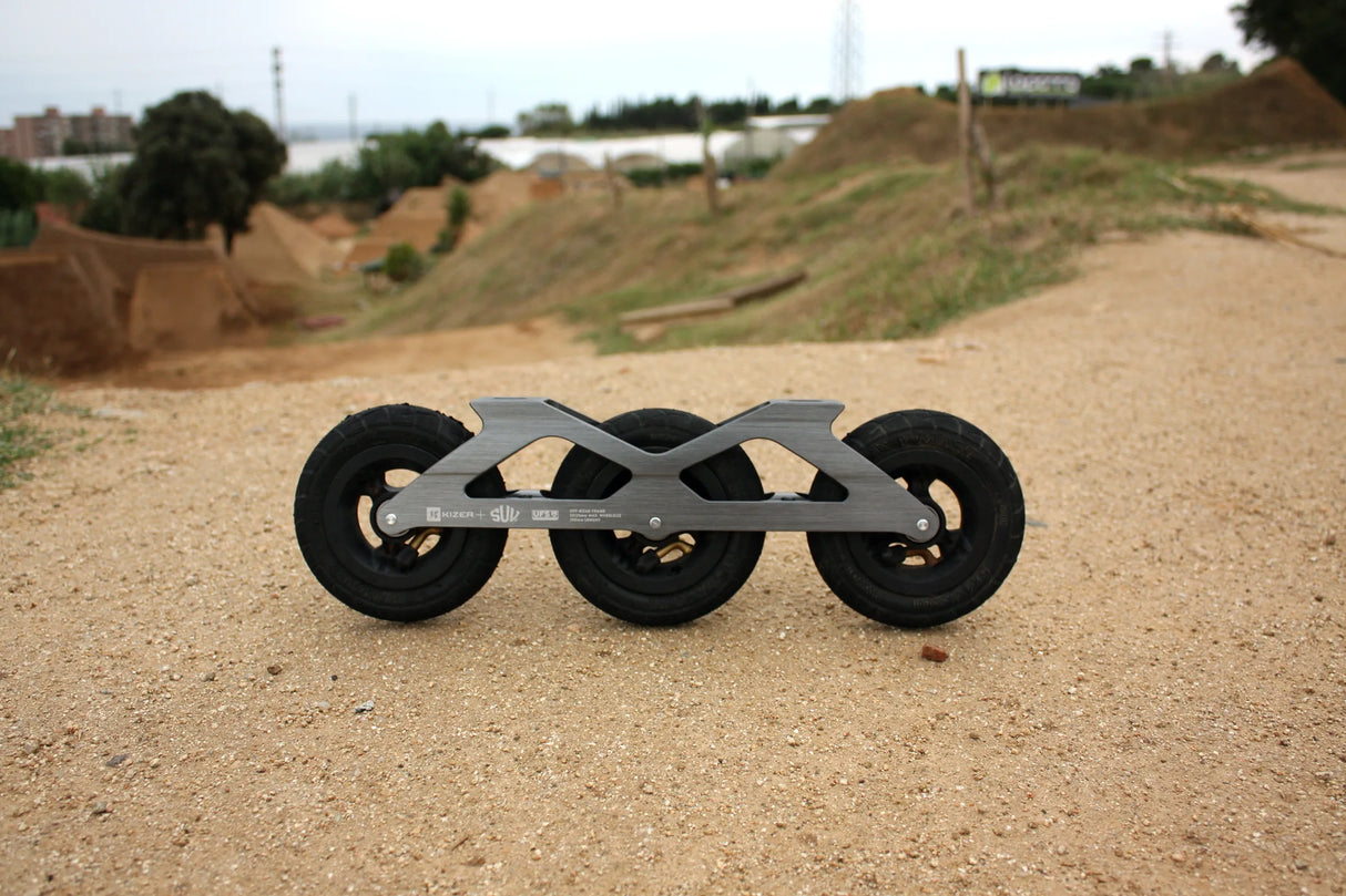 SKA800320_KIZER SUV 125 Offroad Frame Only 3x125mm 295mm UFS Offroad Off-road SUV Flat Frame Schiene Frame Skate Schiene Aggressive Antirocker Frame Flat Frame Freestyle Frame Aggressive Inlineskates Aggressive Skates aggro skates stunt skates rollerblades aeon skates usd aeon flat frame Stunt Skates Park Skates Aggro Trick Skating Skatepark Inline Skating Rollerblading Freizeitskates Freizeit Skating Inlinerfahren Inliner laufen Skating Rollerblades Inline Skateschule und Skateshop SkaMiDan Weil am Rhein D
