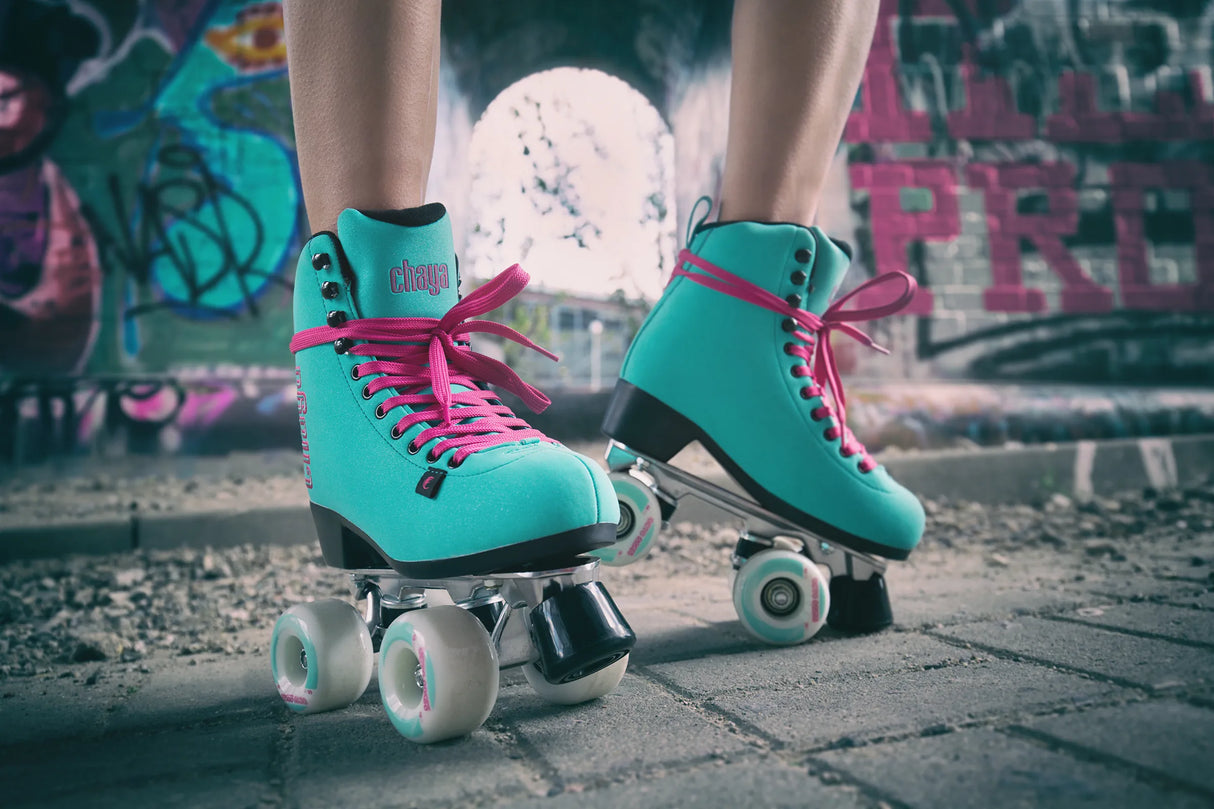 SKA810584 CHAYA Melrose Deluxe Turquois Roller Skates | Lifestyle Roller Skates Pink Park Lifestyle Rollschuhe Tanz Rollschuhe Barbie Park Quad Skates Roller Skates Lifestyle Rollschuhe Skatepark Rollschuhe Chaya Quad Skates Aggressive Quad Skates Rollschuhe Stunt Rollschuhe Rollkunstlauf Rollschuhe Rollerskates Schwarze Rollschuhe Lifestyle Rollschuhe Roller Skating Quad Skating Skateschule und Skateshop Weil am Rhein SkaMiDan Lörrach Freiburg Basel Deutschland Germany