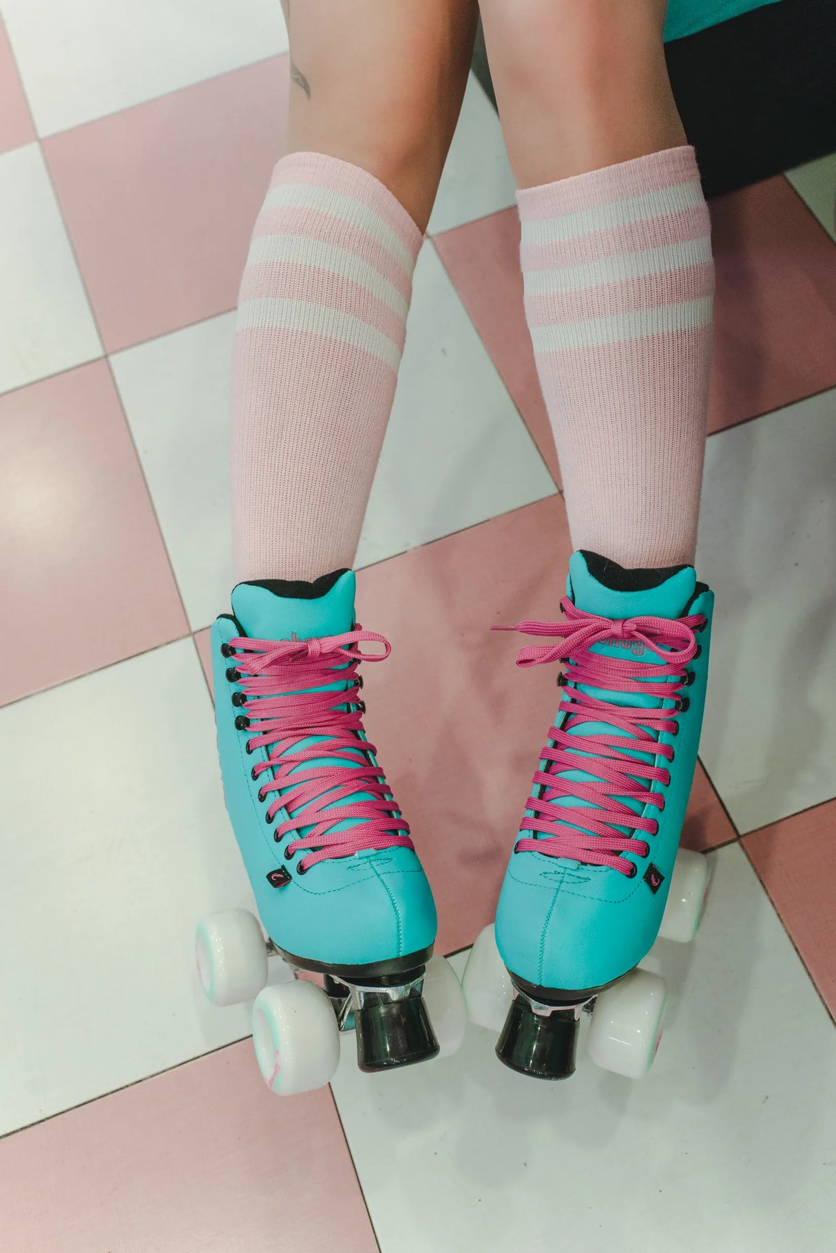 SKA810584 CHAYA Melrose Deluxe Turquois Roller Skates | Lifestyle Roller Skates Pink Park Lifestyle Rollschuhe Tanz Rollschuhe Barbie Park Quad Skates Roller Skates Lifestyle Rollschuhe Skatepark Rollschuhe Chaya Quad Skates Aggressive Quad Skates Rollschuhe Stunt Rollschuhe Rollkunstlauf Rollschuhe Rollerskates Schwarze Rollschuhe Lifestyle Rollschuhe Roller Skating Quad Skating Skateschule und Skateshop Weil am Rhein SkaMiDan Lörrach Freiburg Basel Deutschland Germany