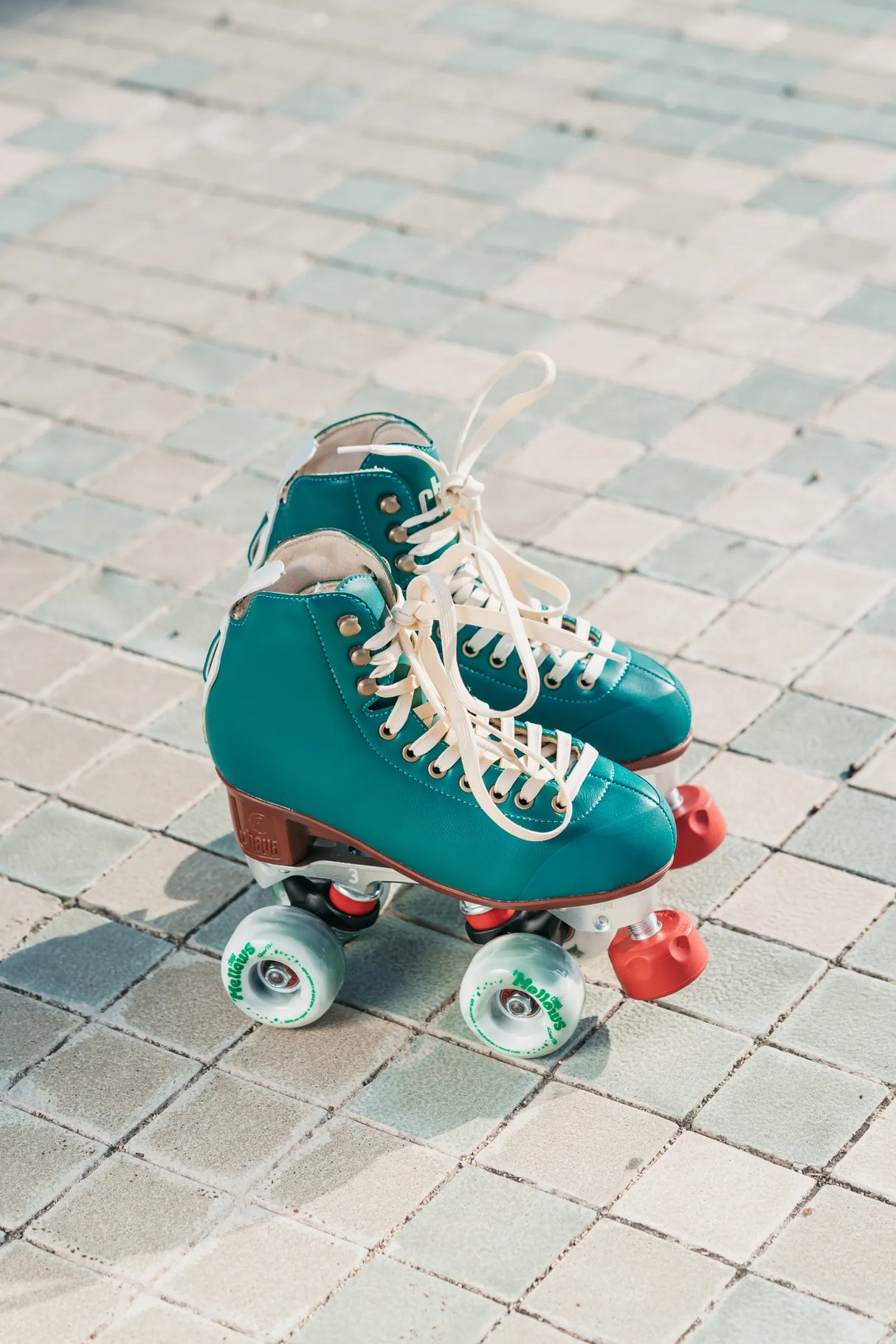 SKA810661 CHAYA Melrose Premium Juniper Green Lifestyle Roller Skates Rollschuhe Park Tanz Rollschuhe Barbie Park Quad Skates Roller Skates Lifestyle Rollschuhe Skatepark Rollschuhe Chaya Quad Skates Aggressive Quad Skates Rollschuhe Stunt Rollschuhe Rollkunstlauf Rollschuhe Rollerskates Schwarze Rollschuhe Lifestyle Rollschuhe Roller Skating Quad Skating Skateschule und Skateshop Weil am Rhein SkaMiDan Lörrach Freiburg Basel Deutschland Germany