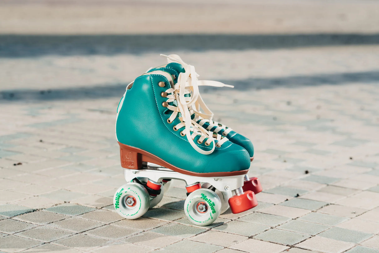 SKA810661 CHAYA Melrose Premium Juniper Green Lifestyle Roller Skates Rollschuhe Park Tanz Rollschuhe Barbie Park Quad Skates Roller Skates Lifestyle Rollschuhe Skatepark Rollschuhe Chaya Quad Skates Aggressive Quad Skates Rollschuhe Stunt Rollschuhe Rollkunstlauf Rollschuhe Rollerskates Schwarze Rollschuhe Lifestyle Rollschuhe Roller Skating Quad Skating Skateschule und Skateshop Weil am Rhein SkaMiDan Lörrach Freiburg Basel Deutschland Germany