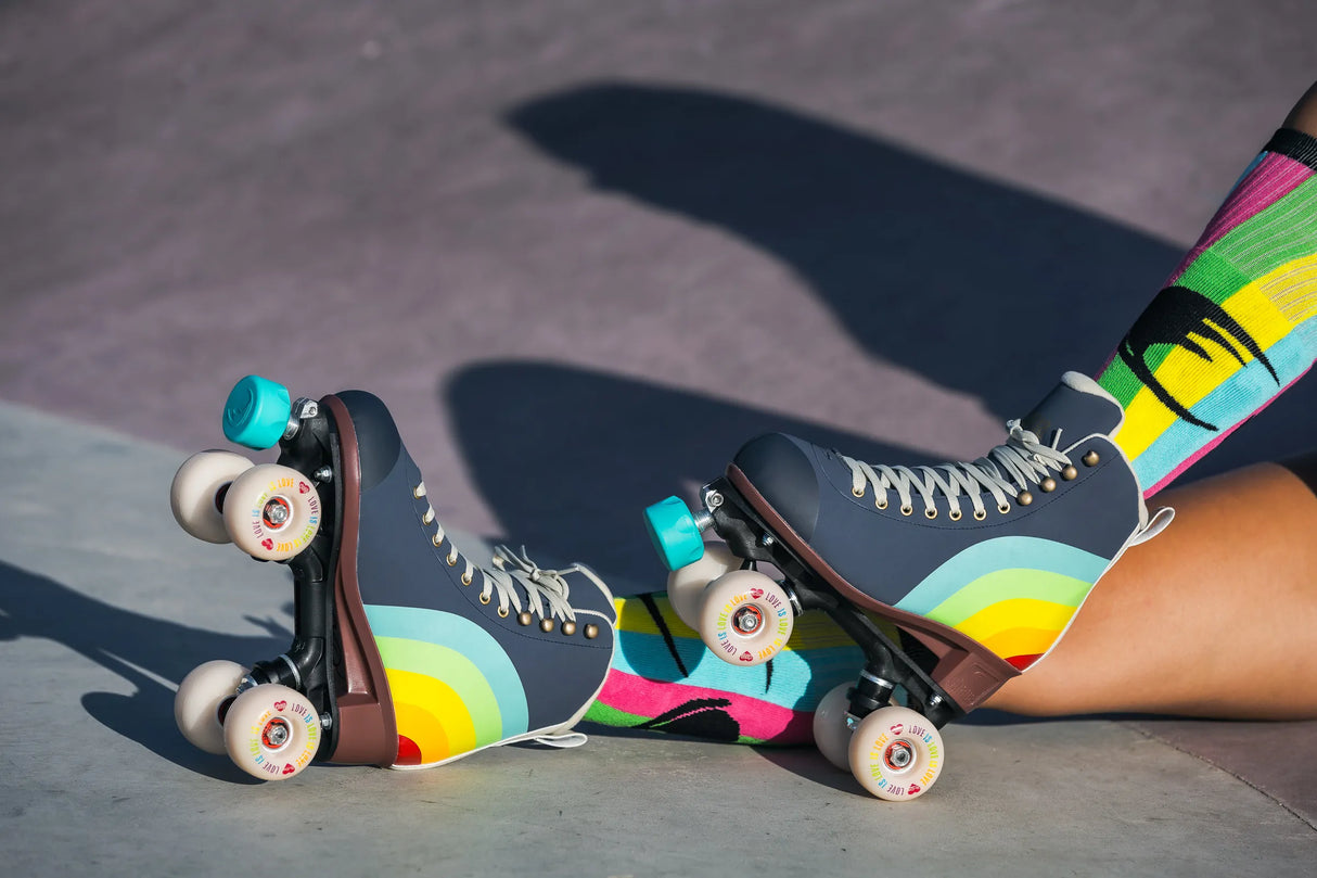 SKA810663 CHAYA Melrose Elite Love is Love Roller Skates Lifestyle Rollschuhe Park Tanz Rollschuhe Barbie Park Quad Skates Roller Skates Lifestyle Rollschuhe Skatepark Rollschuhe Chaya Quad Skates Aggressive Quad Skates Rollschuhe Stunt Rollschuhe Rollkunstlauf Rollschuhe Rollerskates Schwarze Rollschuhe Lifestyle Rollschuhe Roller Skating Quad Skating Skateschule und Skateshop Weil am Rhein SkaMiDan Lörrach Freiburg Basel Deutschland Germany