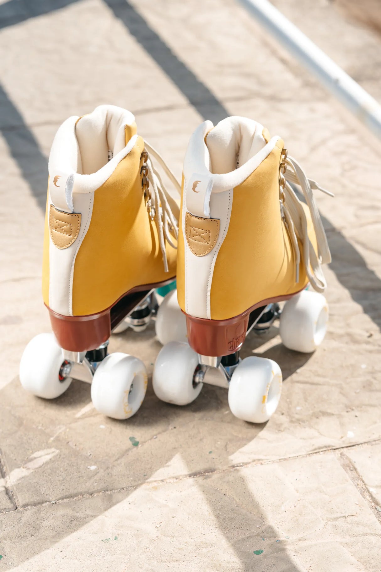 SKA810665 CHAYA Melrose Deluxe Amber Roller Skates | Lifestyle Rollschuhe Yellow Gelb Park Tanz Rollschuhe Barbie Park Quad Skates Roller Skates Lifestyle Rollschuhe Skatepark Rollschuhe Chaya Quad Skates Aggressive Quad Skates Rollschuhe Stunt Rollschuhe Rollkunstlauf Rollschuhe Rollerskates Schwarze Rollschuhe Lifestyle Rollschuhe Roller Skating Quad Skating Skateschule und Skateshop Weil am Rhein SkaMiDan Lörrach Freiburg Basel Deutschland Germany