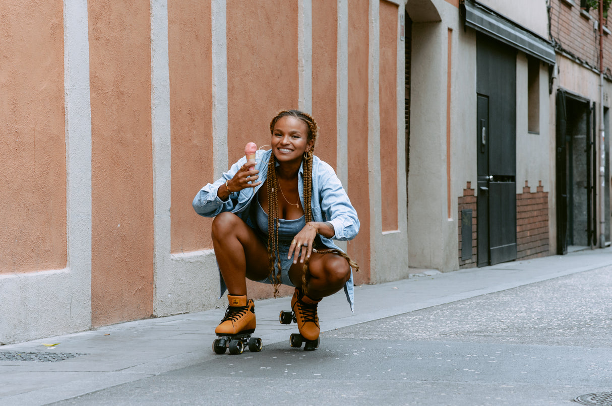 SKA810669 CHAYA Voyager Vintage Roller Skates Lifestyle Rollschuhe Chaya Quad Skates Dance Quad Skates Rollschuhe Tanz Rollschuhe Rollkunstlauf Rollschuhe Rollerskates Schwarze Rollschuhe Lifestyle Rollschuhe Roller Skating Quad Skating Skateschule und Skateshop Weil am Rhein SkaMiDan Lörrach Freiburg Basel Deutschland Germany