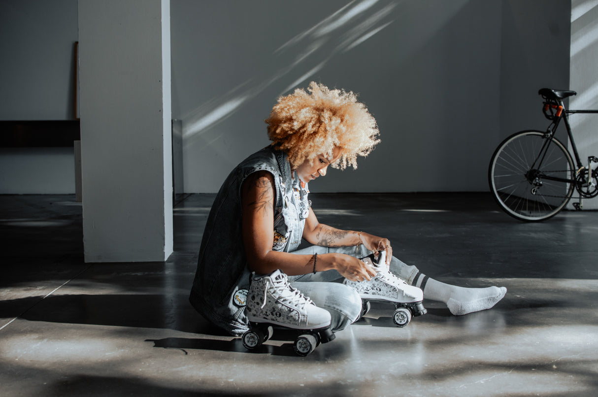 810673 CHAYA Sketch Vintage Roller Skates Roller Skates Lifestyle Roller Skates Rollschuhe Park Tanz Rollschuhe Barbie Park Quad Skates Roller Skates Lifestyle Rollschuhe Skatepark Rollschuhe Chaya Quad Skates Aggressive Quad Skates Rollschuhe Stunt Rollschuhe Rollkunstlauf Rollschuhe Rollerskates Schwarze Rollschuhe Lifestyle Rollschuhe Roller Skating Quad Skating Skateschule und Skateshop Weil am Rhein SkaMiDan Lörrach Freiburg Basel Deutschland Germany