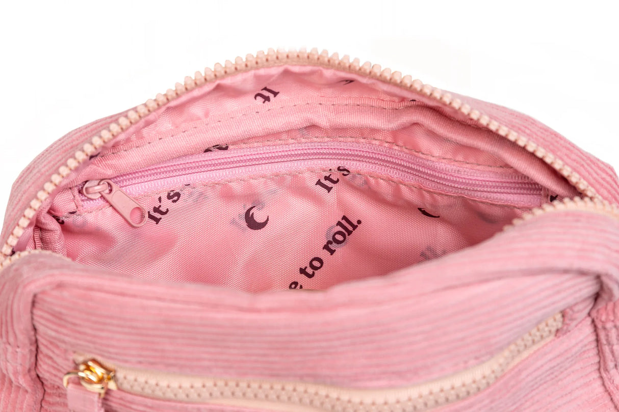 SKA810697 SKA810698 SKA810699 CHAYA Fanny Bag | RFiD Bauchtasche, bzw. Gürteltasche | Praktische Hüfttasche für das Skating CHAYA Fanny Bag | RFiD belt bag or bum bag | practical hip bag for skating Grün Rosa Schwarz Green Pink Black | Funktioneller Roller Skating Rucksack mit Halterungen für Rollschuhe Skaterucksack Rucksack für die Befestigung von Rollschuhe Park Quad Skates Chaya Plates Roller Skates Aggressive Quad Skates Park Rollschuhe Lifestyle Rollschuhe Lifestyle Roller Skates Skaterpark Stunt Roll