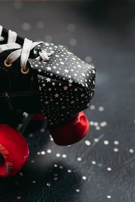 SKA810774 1-Paar Schutz für den Zehenbereich deiner Rollschuhe Zehenschützer Zehenprotektor Toe Protectors Zehenstopper Ersatzstoppper Ersatzteil Gummi Gummistopper Bremse Roller Skates Skatepark Rollschuhe Chaya Quad Skates Aggressive Quad Skates Rollschuhe Stunt Rollschuhe Rollkunstlauf Rollschuhe Rollerskates Schwarze Rollschuhe Lifestyle Rollschuhe Roller Skating Quad Skating Skateschule und Skateshop Weil am Rhein SkaMiDan Lörrach Freiburg Basel Deutschland Germany