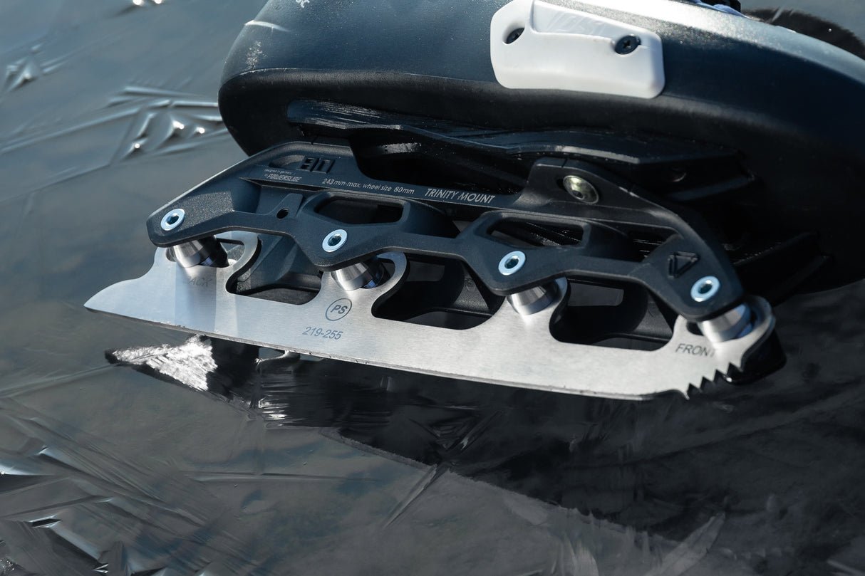 SKA902277 POWERSLIDE Sabres Convertible Ice Blades W4 Teeth Zähnen Inliner Schlittschuhkufen Kufen für Inlineskates Schlittschuhkufen für Skates Rollerblades rollerblading convertible ice blades transformer ice blades inline skating inlineksates inline skating ice skating ice blades schlittschuhlaufen schlittschuhfahren eislaufen ice skating Schlittschuhkufen für inlineskates eisklingen klingen hockey fitness eisbahn eisfeld Skateschule und Skateshop Weil am Rhein SkaMiDan Lörrach Freiburg Basel Deutschland