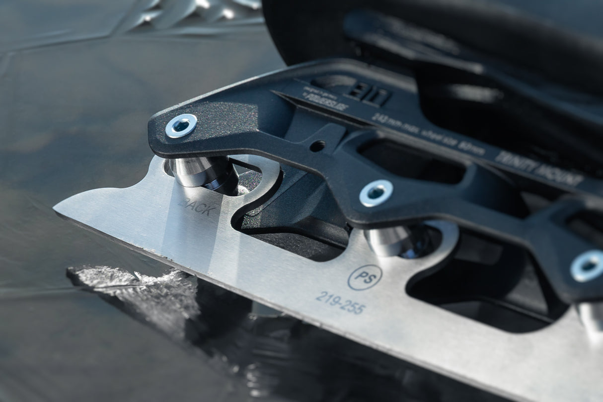 SKA902277 POWERSLIDE Sabres Convertible Ice Blades W4 Teeth Zähnen Inliner Schlittschuhkufen Kufen für Inlineskates Schlittschuhkufen für Skates Rollerblades rollerblading convertible ice blades transformer ice blades inline skating inlineksates inline skating ice skating ice blades schlittschuhlaufen schlittschuhfahren eislaufen ice skating Schlittschuhkufen für inlineskates eisklingen klingen hockey fitness eisbahn eisfeld Skateschule und Skateshop Weil am Rhein SkaMiDan Lörrach Freiburg Basel Deutschland