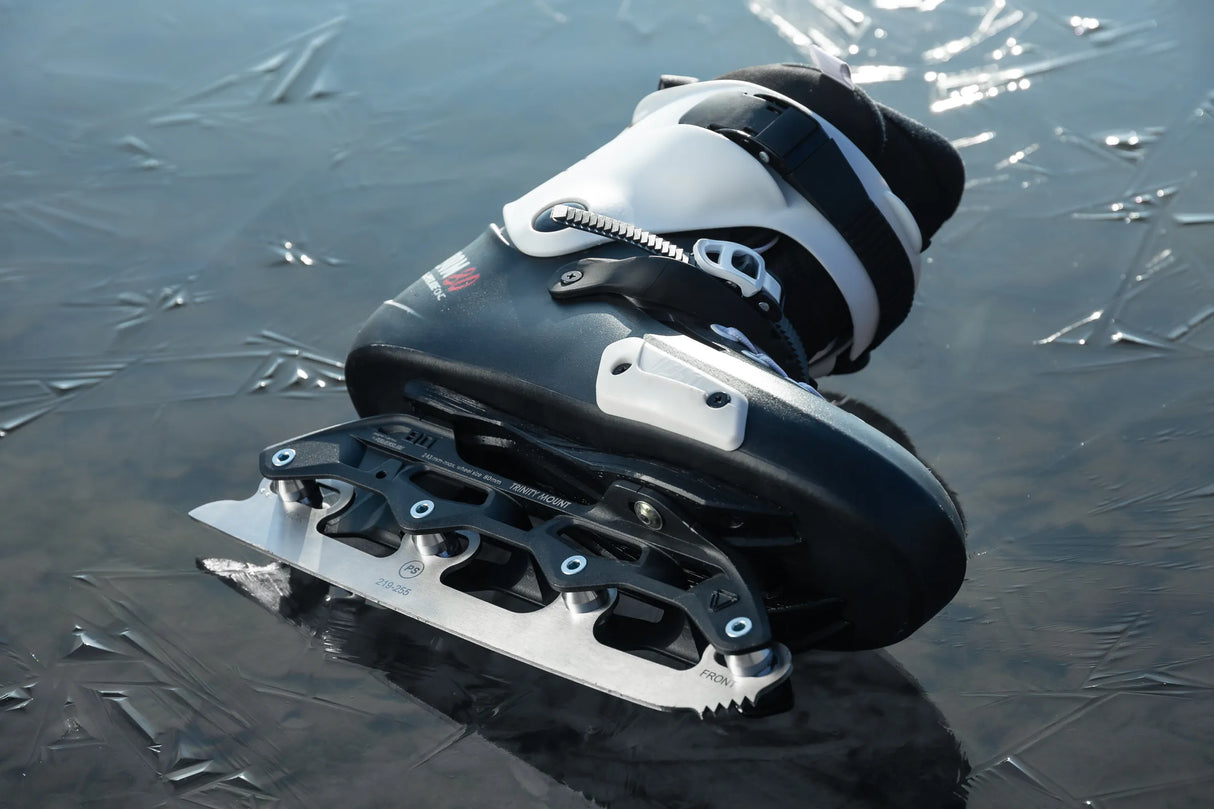 SKA902297 POWERSLIDE Sabres W4 Convertible Ice Blades Teeth Black | Schwarz | Schlittschuhkufen für Inlineskates Inliner Schlittschuhkufen Eiskufen für Inlineskates Eiskufen Inliner Eiskufen Rollerblades Eislaufen Schlittschuhkufen Inliner Schlittschuhkufen Iceblades rollerblades ice blades inline skates Inlinskates Triskates Dreiroller Kufen für Inlineskates Schlittschuhkufen für Skates Rollerblades rollerblading convertible ice blades transformer ice blades inline skating inlineksates inline skating ice s