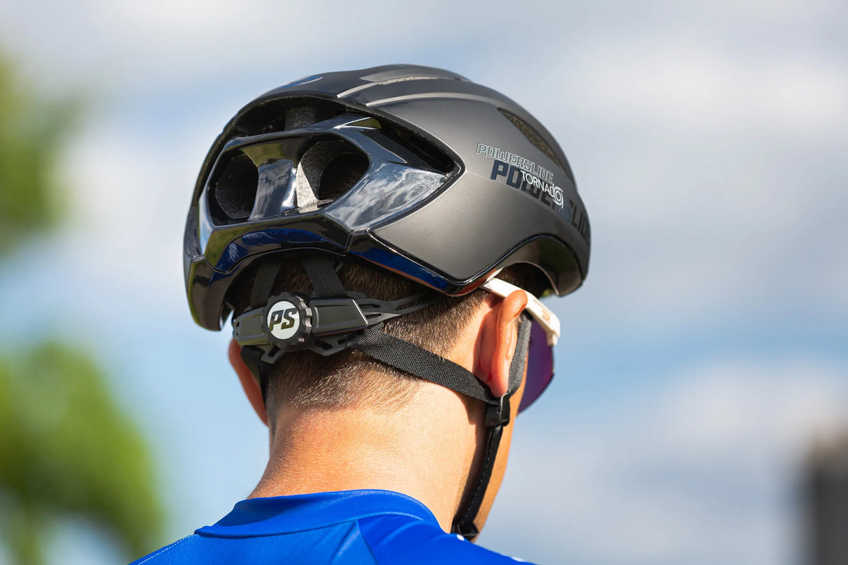 SKA903277 POWERSLIDE Tornado Skatehelm Pro Black XXII 2022 Fitness Skatehelm Größenverstellbar protectors skate helmet aggressive helmet wind helmet skatehelm surzhelm radhelm fahrradhelm sporthelm schutzhelm Skate Schützer Inliner Schützer Schutzausrüstung Fingerschutz Handschuhe inline skating inliner inlineksaten rollerbladen rollerskaten Inlineskates Rollerblades Fitness Skates Slalom Skates rollerblades rollerblading inline skating Lörrach Freiburg Basel Inliner Skateschule und Skateshop Weil am Rhein