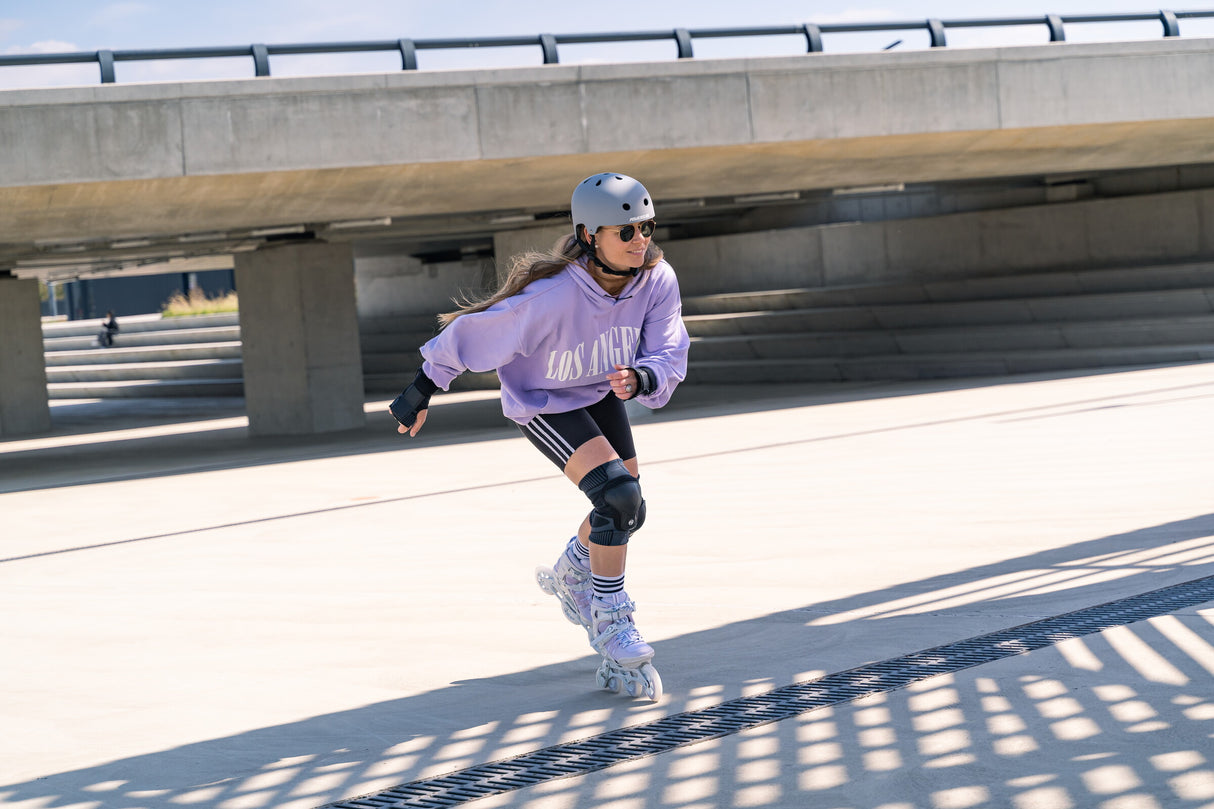 SKA903280 POWERSLIDE Urban Dark Grey Skatehelm XXII Stunt Skatehelm Größenverstellbar protectors skate helmet aggressive helmet wind helmet skatehelm surzhelm radhelm fahrradhelm sporthelm schutzhelm Skate Schützer Inliner Schützer Schutzausrüstung Fingerschutz Handschuhe inline skating inliner inlineksaten rollerbladen rollerskaten Inlineskates Rollerblades Fitness Skates Slalom Skates rollerblades rollerblading inline skating Lörrach Freiburg Basel Inliner Skateschule und Skateshop Weil am Rhein SkaMiDan