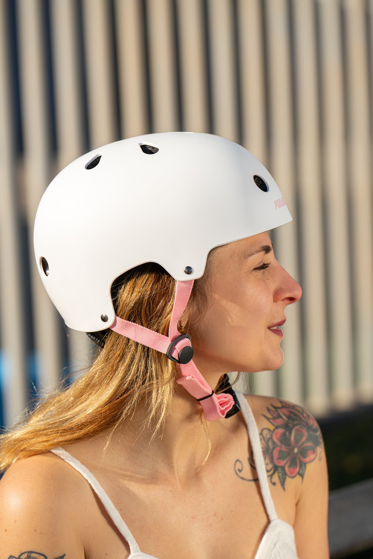 SKA903282 POWERSLIDE Urban White Pink Skatehelm XXII Stunt Skatehelm Größenverstellbar protectors skate helmet aggressive helmet wind helmet skatehelm surzhelm radhelm fahrradhelm sporthelm schutzhelm Skate Schützer Inliner Schützer Schutzausrüstung Fingerschutz Handschuhe inline skating inliner inlineksaten rollerbladen rollerskaten Inlineskates Rollerblades Fitness Skates Slalom Skates rollerblades rollerblading inline skating Lörrach Freiburg Basel Inliner Skateschule und Skateshop Weil am Rhein SkaMiDan