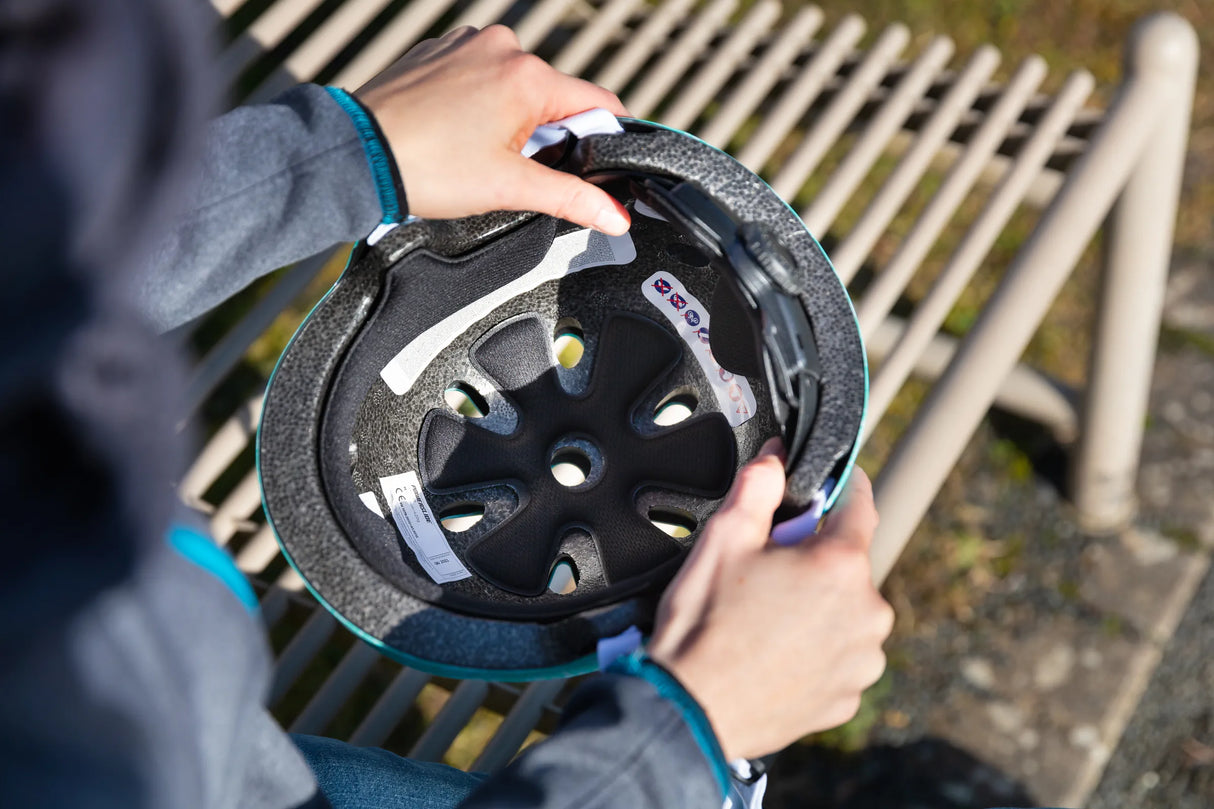 SKA903284 POWERSLIDE Pro Urban Floral Skatehelm XXII Stunt Skatehelm Größenverstellbar protectors skate helmet aggressive helmet wind helmet skatehelm surzhelm radhelm fahrradhelm sporthelm schutzhelm Skate Schützer Inliner Schützer Schutzausrüstung Fingerschutz Handschuhe inline skating inliner inlineksaten rollerbladen rollerskaten Inlineskates Rollerblades Fitness Skates Slalom Skates rollerblades rollerblading inline skating Lörrach Freiburg Basel Inliner Skateschule und Skateshop Weil am Rhein SkaMiDan