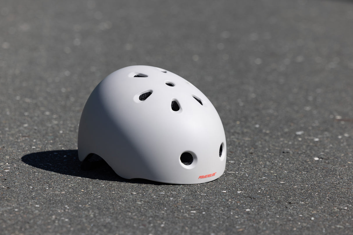 SKA903325 POWERSLIDE Urban Sustained Grey | Beige + Grau | Größenverstellbar | Kinder + Erwachsene | Stunt Skatehelm