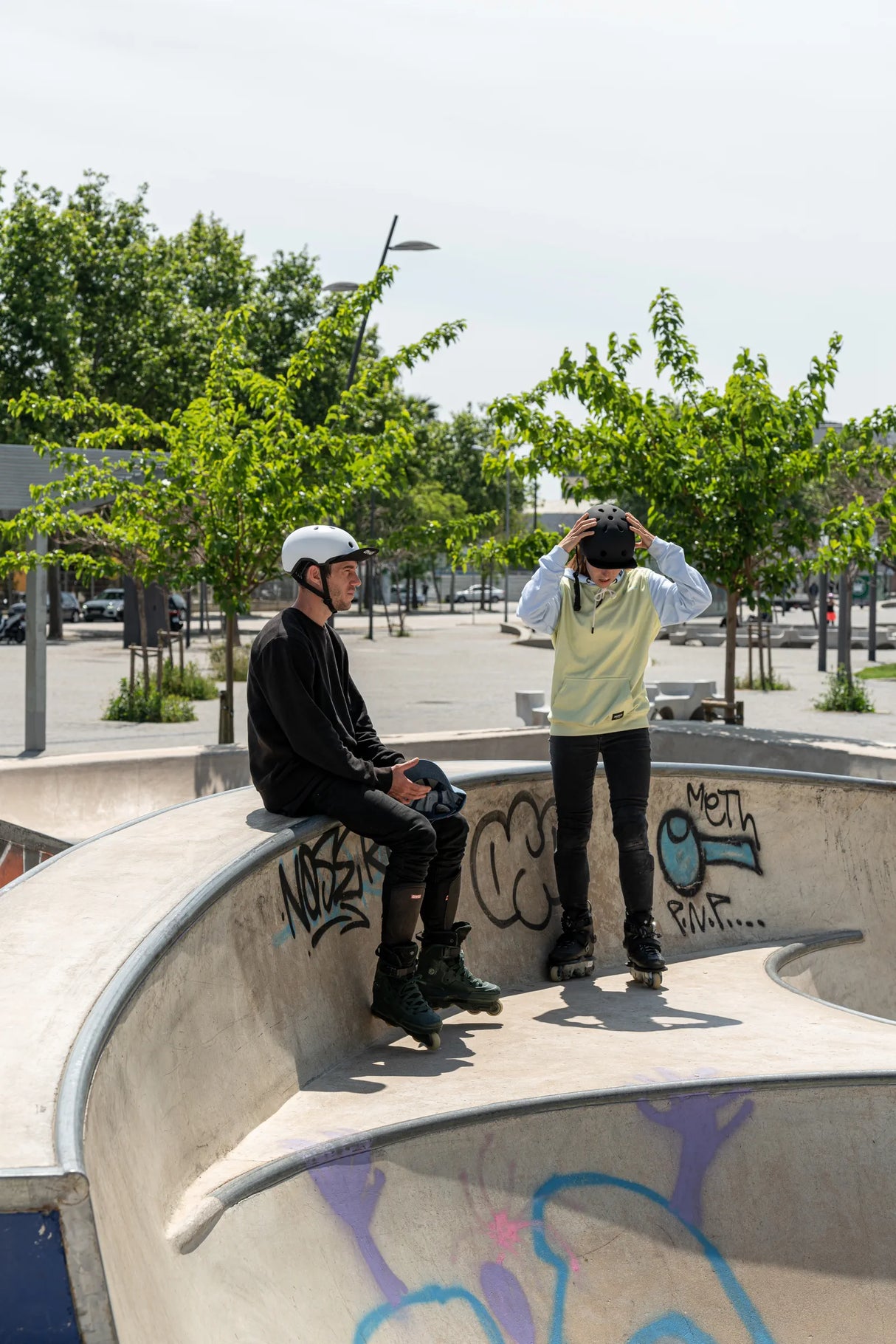 SKA920106_ENNUI Elite White Skatehelm Stunt Skatehelm Größenverstellbar protectors skate helmet aggressive helmet wind helmet skatehelm surzhelm radhelm fahrradhelm sporthelm schutzhelm Skate Schützer Inliner Schützer Schutzausrüstung Fingerschutz Handschuhe inline skating inliner inlineksaten rollerbladen rollerskaten Inlineskates Rollerblades Fitness Skates Slalom Skates rollerblades rollerblading inline skating Lörrach Freiburg Basel Inliner Skateschule und Skateshop Weil am Rhein SkaMiDan