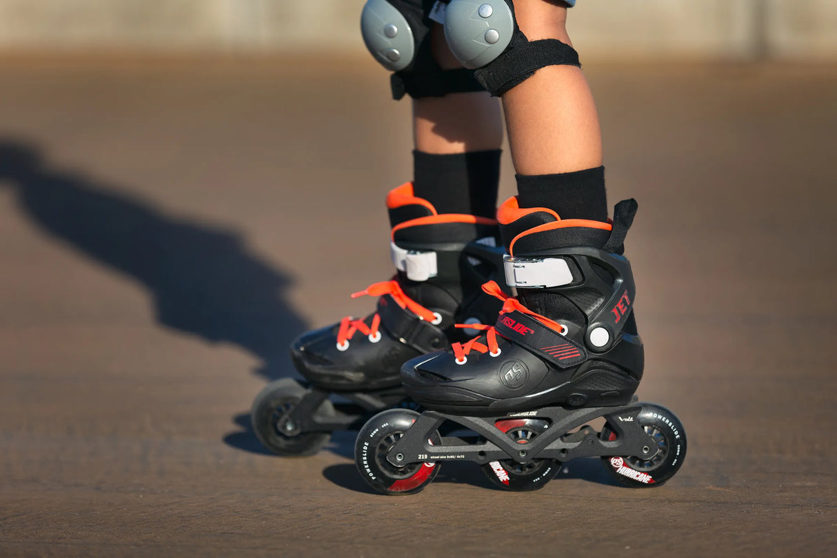 SKA940637 POWERSLIDE Jet Pro Black Kids Inlineskates (größenverstellbar) Inliner Skateschule und Skateshop Weil am Rhein SkaMiDan