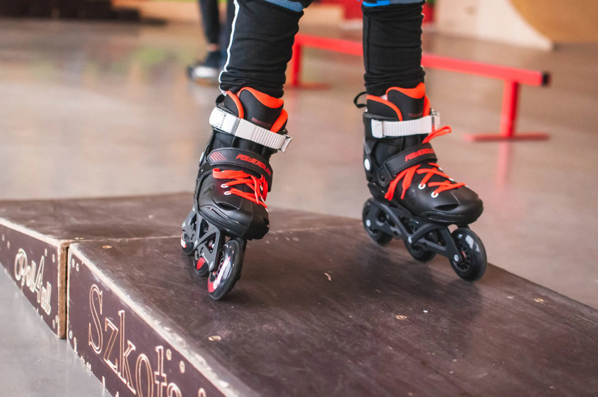 SKA940637 POWERSLIDE Jet Pro Black Kids Inlineskates (größenverstellbar) Inliner Skateschule und Skateshop Weil am Rhein SkaMiDan