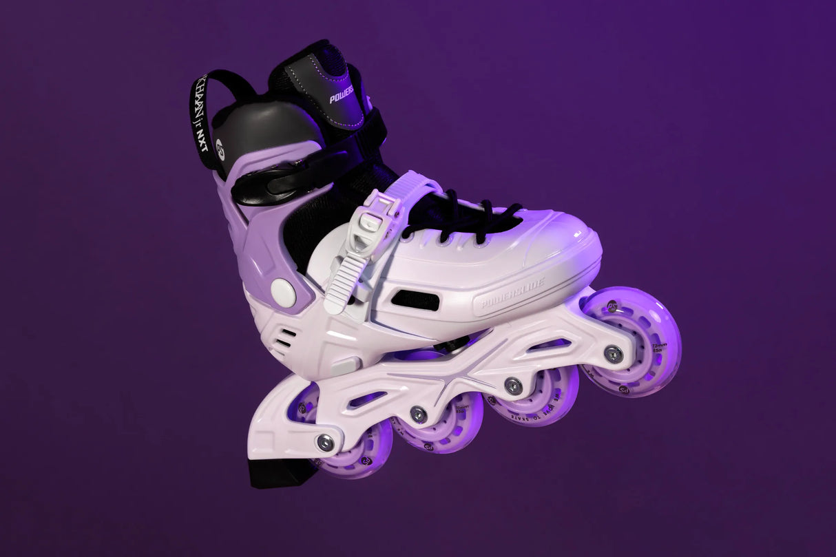 SKA940701 POWERSLIDE Khaan Junior NXT White adj | Weiß + Lila | Kinder Inlineskates | Größenverstellbar | Größenverstellbar für Kinder Inlineskates Kinder Inliner Kids Skates Rollerblades Inlineskates für Kinder Junior Skates Verstellbare Skates Größenverstlelbare Inlineskates für Kinder Kinder Inliner Kids Inliner Kids Rollerblades Urban Inline Skating Urban Inline Skating Freeskates City Skates Fitness Inliner Sport Skates Sport Inliner Rollerblades Rollerblading Lörrach Freiburg Basel Inliner Skateschule