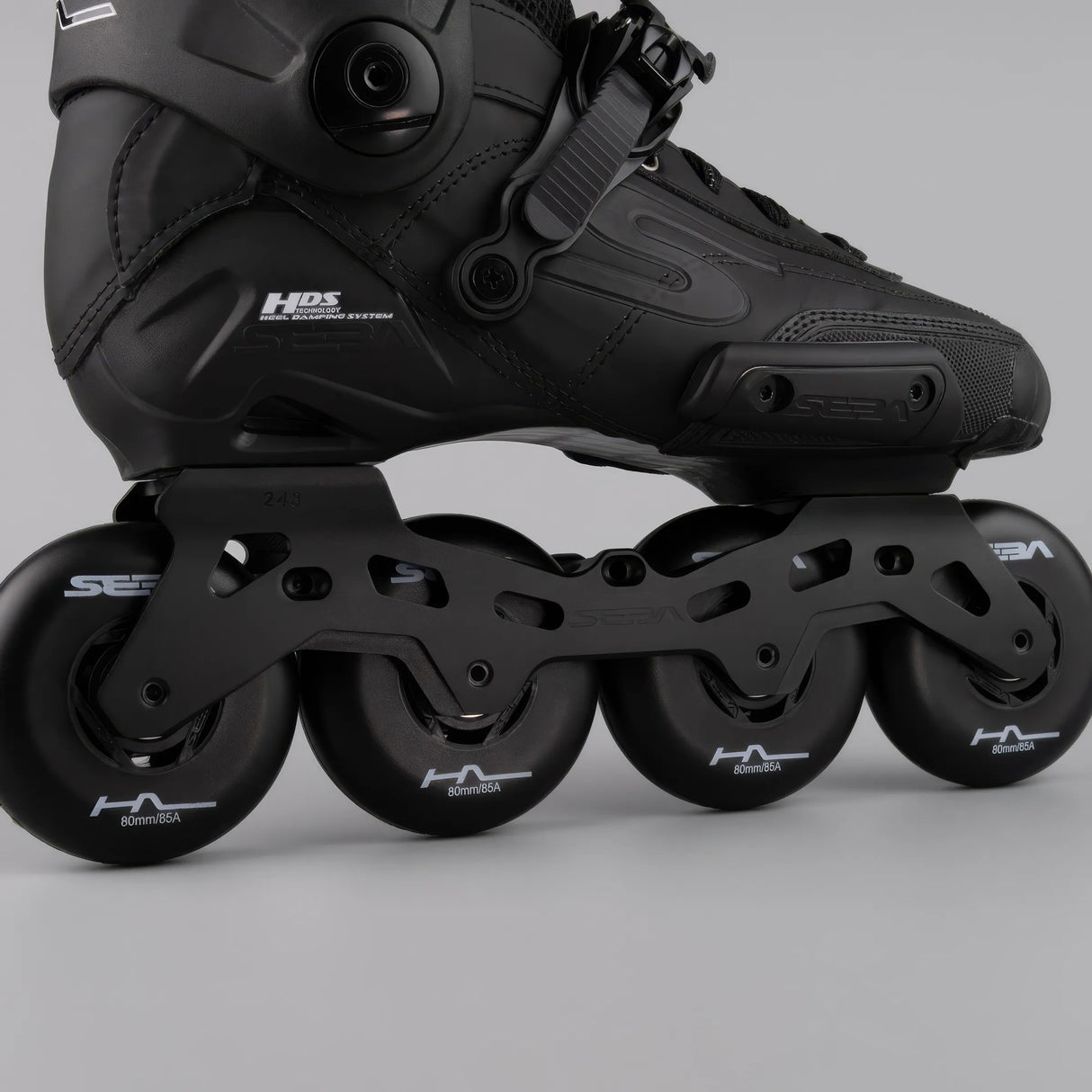 SKA24SSK-SHL80-BK-36 SEBA Skates High Light 80 – Black 2025 | 165mm Dual Point Mounting | Urban & Freestyle Inlineskates Freeskates inline trick skaten Urban Inlineskates Freestyle Inlineskates Free Skates Slalom Skates Freestyle Inlineskates Freestyle Rollerblades Slalom Blades Urban Inlineskates Freeskates Fitness Inlineskates Inlineskates Sport Inline Skates Rollerblades Urban Inline Skating Urban Inline Skating Freeskates Trainng Skates Strecken Skates Trinity Skates Einsteiger Beginner Inlineskates Inl