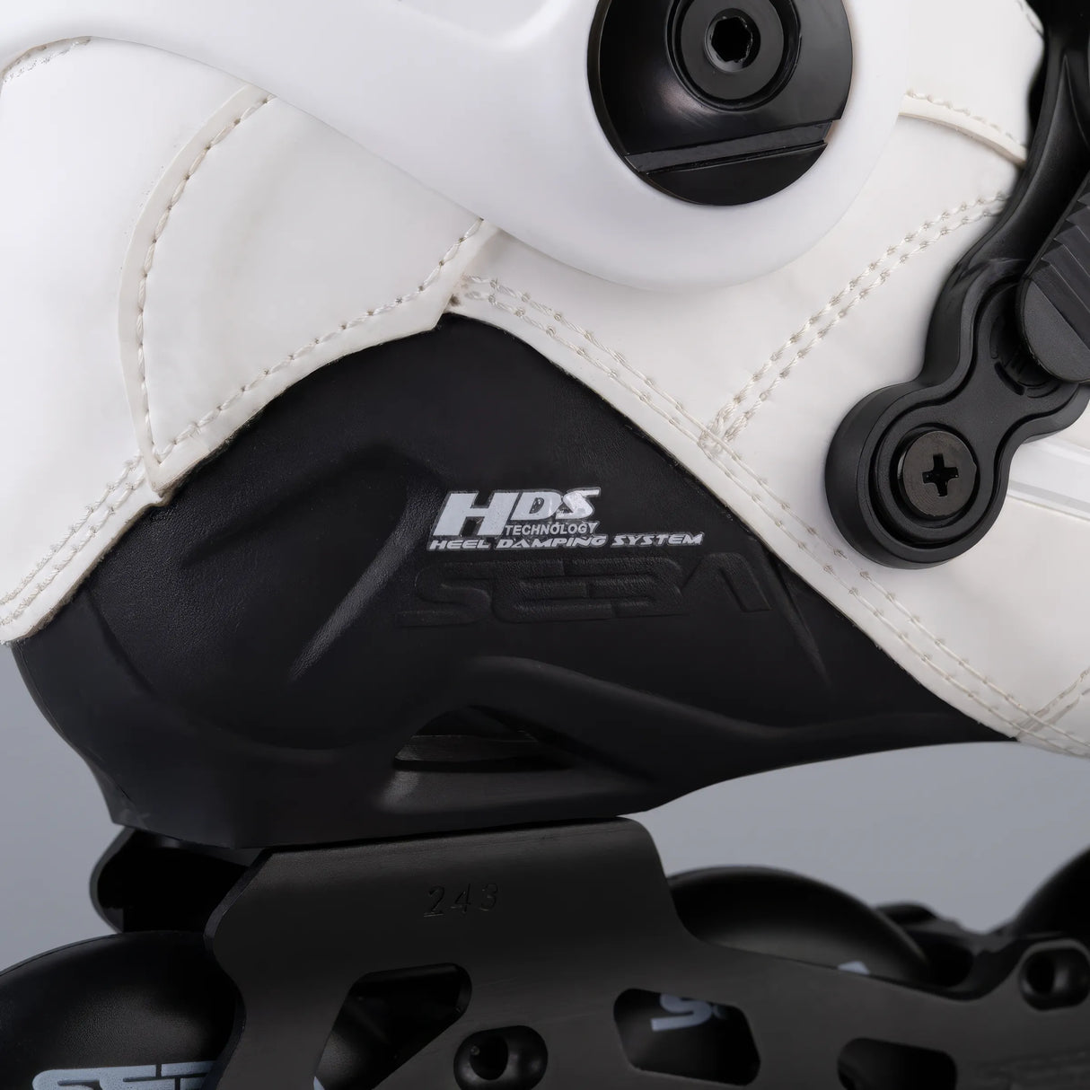 SKA24SSK-SHL80-WH SEBA Skates High Light 80 – White 2025 | 165mm Dual Point Mounting | Urban & Freestyle Inlineskates Freeskates inline trick skaten Urban Inlineskates Freestyle Inlineskates Free Skates Slalom Skates Freestyle Inlineskates Freestyle Rollerblades Slalom Blades Urban Inlineskates Freeskates Fitness Inlineskates Inlineskates Sport Inline Skates Rollerblades Urban Inline Skating Urban Inline Skating Freeskates Trainng Skates Strecken Skates Trinity Skates Einsteiger Beginner Inlineskates Inline