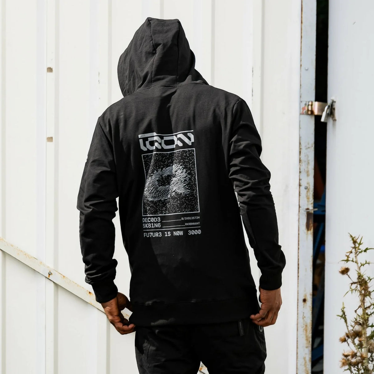 SKA50106 IQON Explore Zip Hooded Q | Black | Unisex Skate Wear | Street Wear T-Shirts Hoodies Shorts Pants Lockere Kleidung für Skater und Alltag Hochwertige Skate Kleidung Baumwolle Merch Skater Skatebrands Lässige Kleidung für Skater Lörrach Freiburg Basel Inliner Skateschule und Skateshop Weil am Rhein SkaMiDan Deutschland Germany