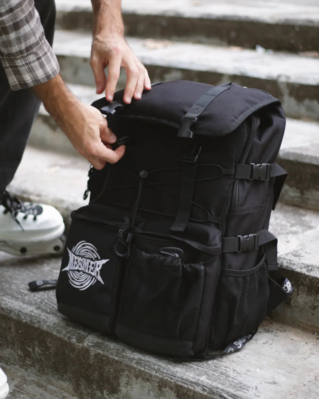 SKA61024 MESMER Skate Bag | Backpack | Clean Style Skaterucksack mit Halterungen für Inlineskates + Co. | Unisex | Clothing | Bekleidung Inliner Sport Skates Sport Inliner Rollerblades Rollerblading Lörrach Freiburg Basel Inliner Skateschule und Skateshop Weil am Rhein SkaMiDan Deutschland Germany