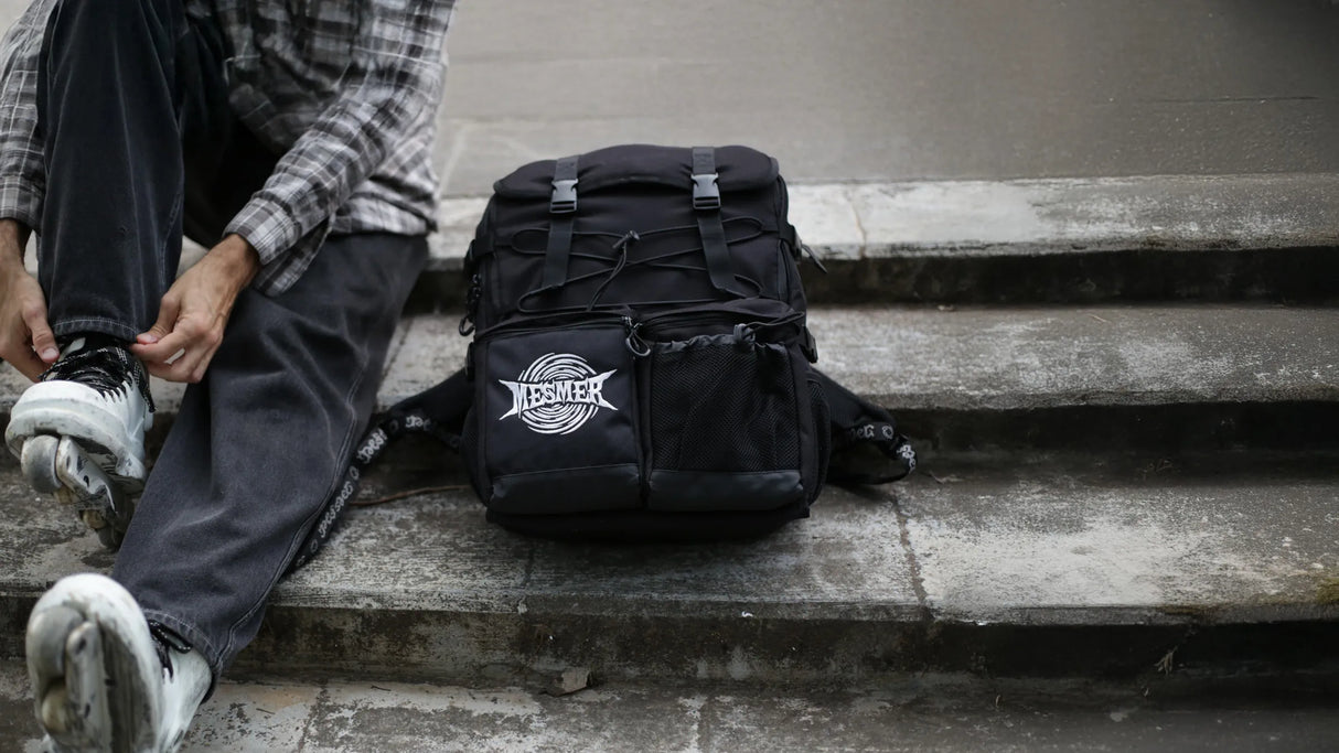 SKA61024 MESMER Skate Bag | Backpack | Clean Style Skaterucksack mit Halterungen für Inlineskates + Co. | Unisex | Clothing | Bekleidung Inliner Sport Skates Sport Inliner Rollerblades Rollerblading Lörrach Freiburg Basel Inliner Skateschule und Skateshop Weil am Rhein SkaMiDan Deutschland Germany
