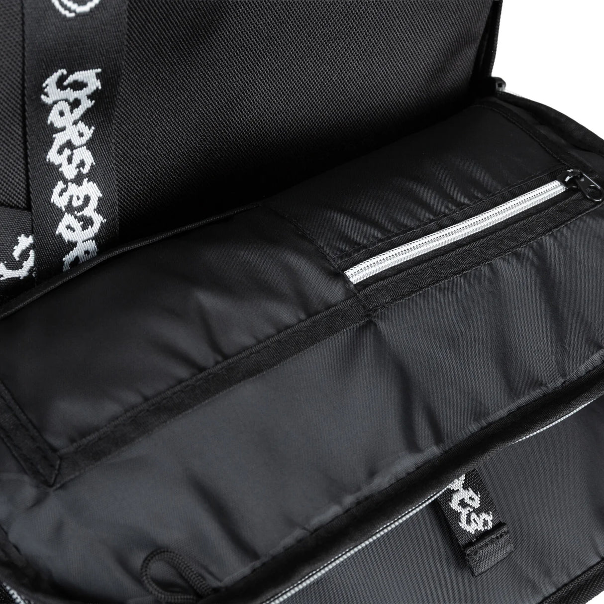 SKA61027 MESMER Crossover Pro Bag – Backpack – Schwarz | Skaterucksack mit Halterungen für Inlineskates + Co. | Zubehör für Inline Skating | Inline Skating Fitness Inline Skating Urban Inline Skating | Aggressive inline Skating | Lörrach Freiburg Basel Inliner Skateschule und Skateshop Weil am Rhein SkaMiDan Deutschland Germany