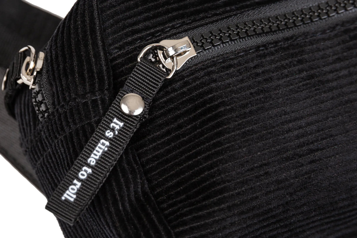 SKA810697 SKA810698 SKA810699 CHAYA Fanny Bag | RFiD Bauchtasche, bzw. Gürteltasche | Praktische Hüfttasche für das Skating CHAYA Fanny Bag | RFiD belt bag or bum bag | practical hip bag for skating Grün Rosa Schwarz Green Pink Black | Funktioneller Roller Skating Rucksack mit Halterungen für Rollschuhe Skaterucksack Rucksack für die Befestigung von Rollschuhe Park Quad Skates Chaya Plates Roller Skates Aggressive Quad Skates Park Rollschuhe Lifestyle Rollschuhe Lifestyle Roller Skates Skaterpark Stunt Roll