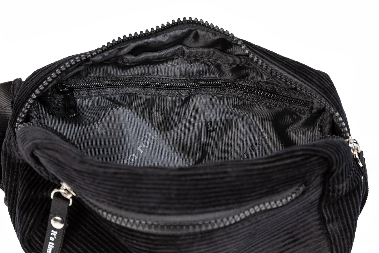 SKA810697 SKA810698 SKA810699 CHAYA Fanny Bag | RFiD Bauchtasche, bzw. Gürteltasche | Praktische Hüfttasche für das Skating CHAYA Fanny Bag | RFiD belt bag or bum bag | practical hip bag for skating Grün Rosa Schwarz Green Pink Black | Funktioneller Roller Skating Rucksack mit Halterungen für Rollschuhe Skaterucksack Rucksack für die Befestigung von Rollschuhe Park Quad Skates Chaya Plates Roller Skates Aggressive Quad Skates Park Rollschuhe Lifestyle Rollschuhe Lifestyle Roller Skates Skaterpark Stunt Roll