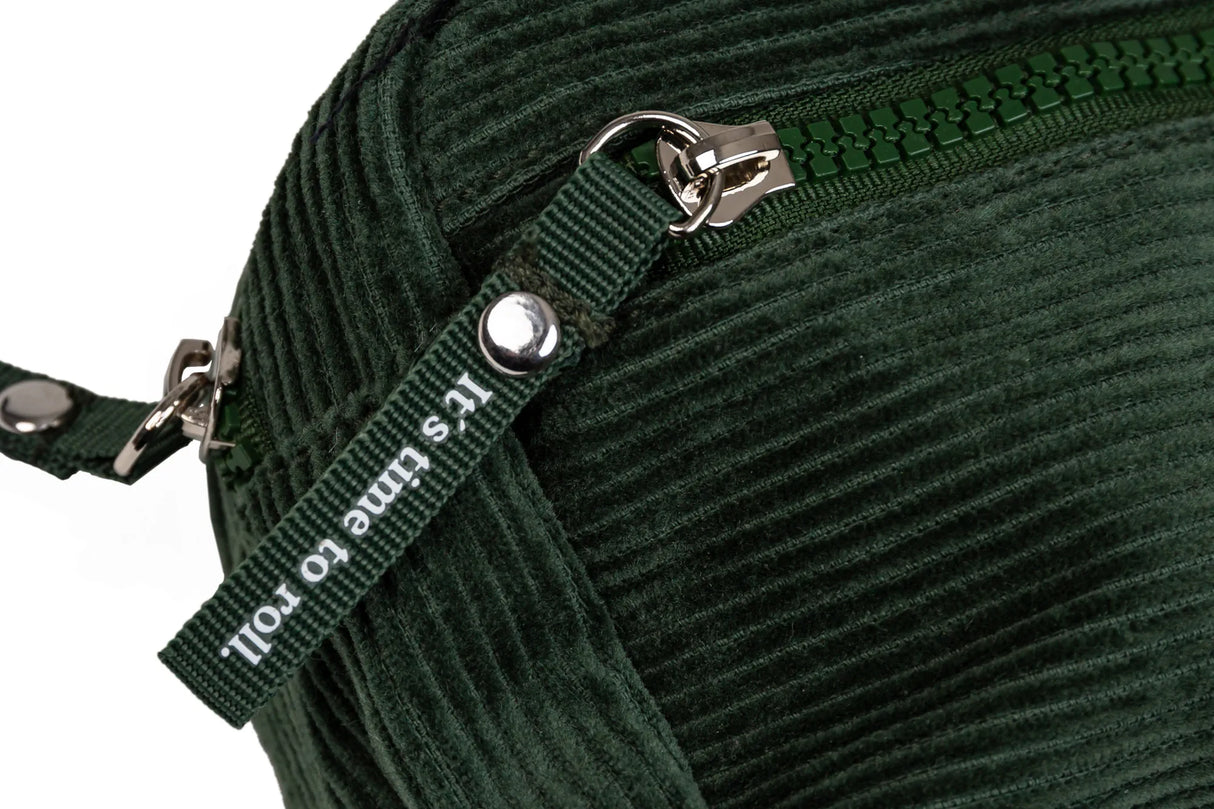 SKA810697 SKA810698 SKA810699 CHAYA Fanny Bag | RFiD Bauchtasche, bzw. Gürteltasche | Praktische Hüfttasche für das Skating CHAYA Fanny Bag | RFiD belt bag or bum bag | practical hip bag for skating Grün Rosa Schwarz Green Pink Black | Funktioneller Roller Skating Rucksack mit Halterungen für Rollschuhe Skaterucksack Rucksack für die Befestigung von Rollschuhe Park Quad Skates Chaya Plates Roller Skates Aggressive Quad Skates Park Rollschuhe Lifestyle Rollschuhe Lifestyle Roller Skates Skaterpark Stunt Roll