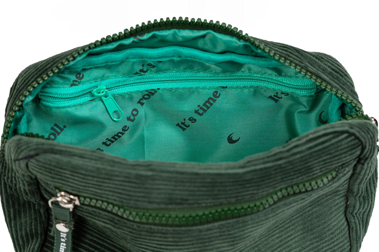 SKA810697 SKA810698 SKA810699 CHAYA Fanny Bag | RFiD Bauchtasche, bzw. Gürteltasche | Praktische Hüfttasche für das Skating CHAYA Fanny Bag | RFiD belt bag or bum bag | practical hip bag for skating Grün Rosa Schwarz Green Pink Black | Funktioneller Roller Skating Rucksack mit Halterungen für Rollschuhe Skaterucksack Rucksack für die Befestigung von Rollschuhe Park Quad Skates Chaya Plates Roller Skates Aggressive Quad Skates Park Rollschuhe Lifestyle Rollschuhe Lifestyle Roller Skates Skaterpark Stunt Roll