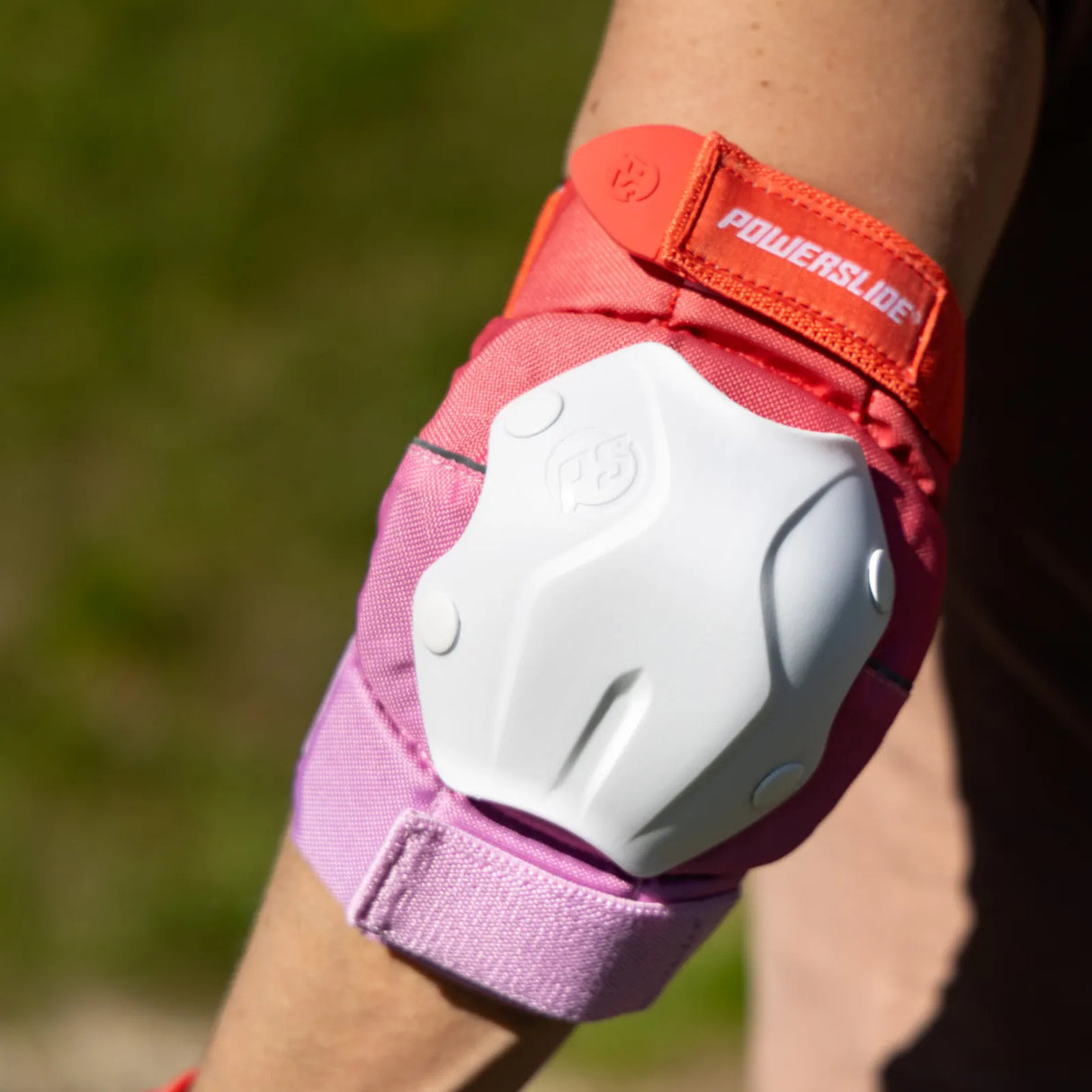 SKA903296 POWERSLIDE Standard Set Red Pink | Schoner Set | Schützerset | Protektor for Inline Skating | Urban Inline Skating | Urbanes Inline Skaten | Schützer Für das Fitness Inline Skating | Fitness Skating Protektors | Schoner für Inline Skater | Protektion for Inline Skater | Knee Pads | Knieschützer | Knieschoner | Elbow Pads | Ellenbogen Protektoren | Lörrach Freiburg Basel Inliner Skateschule und Skateshop Weil am Rhein SkaMiDan Deutschland Germany