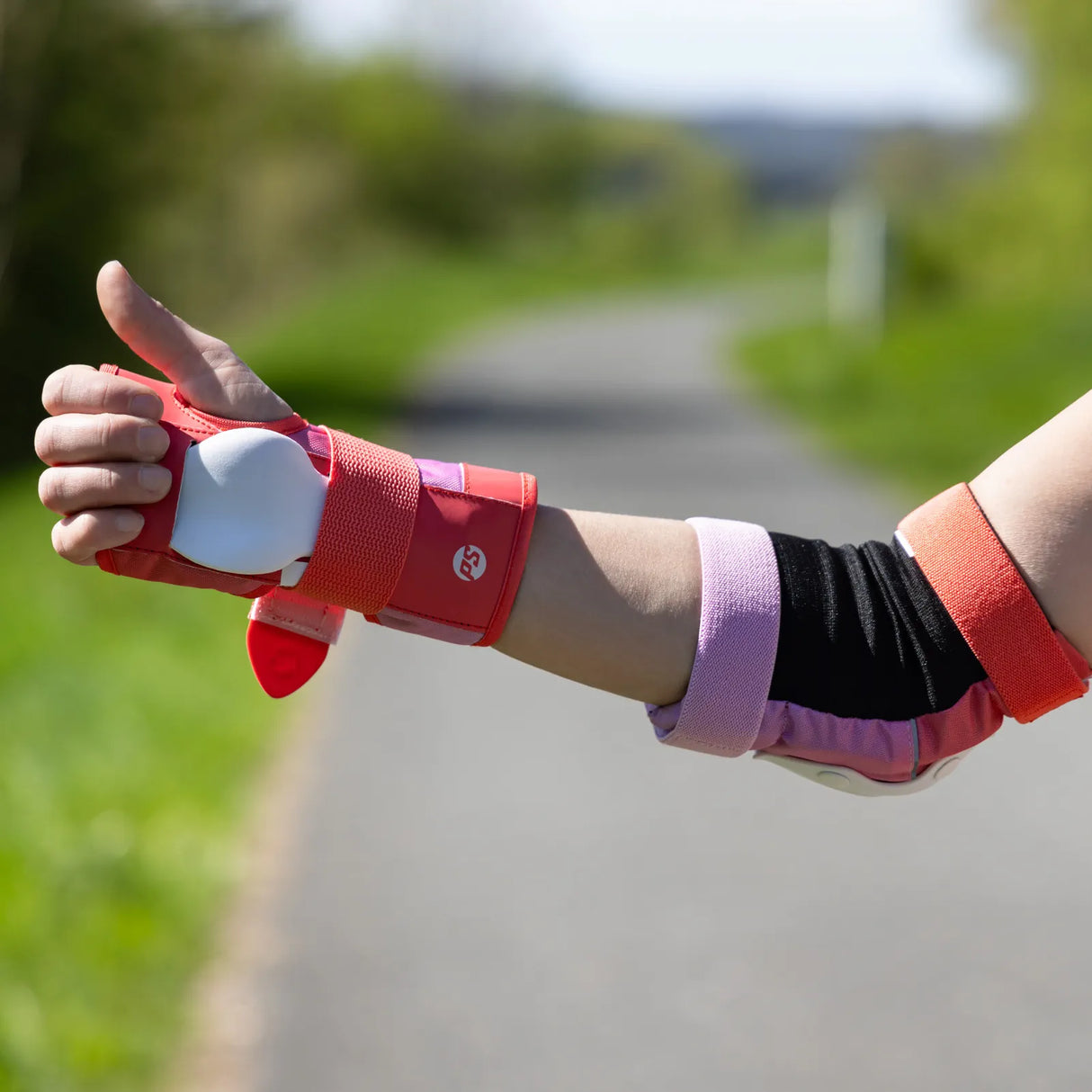 SKA903296 POWERSLIDE Standard Set Red Pink | Schoner Set | Schützerset | Protektor for Inline Skating | Urban Inline Skating | Urbanes Inline Skaten | Schützer Für das Fitness Inline Skating | Fitness Skating Protektors | Schoner für Inline Skater | Protektion for Inline Skater | Knee Pads | Knieschützer | Knieschoner | Elbow Pads | Ellenbogen Protektoren | Lörrach Freiburg Basel Inliner Skateschule und Skateshop Weil am Rhein SkaMiDan Deutschland Germany