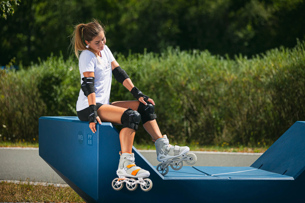 SKA903305 POWERSLIDE Standard Black Knee Pads | Schwarze Knieschoner Schoner Schützerset Protektoren Shin Guards Schlank Dünn Slim Gelenkschutz Schützer Schoner Inliner Schoner Inline Schützer protectors skate Skate Schützer Inliner Schützer Schutzausrüstung Fingerschutz Handschuhe inline skating inliner inlineksaten rollerbladen rollerskaten Inlineskates Rollerblades Fitness Skates Slalom Skates rollerblades rollerblading inline skating Lörrach Freiburg Basel Inliner Skateschule und Skateshop Weil am Rhein