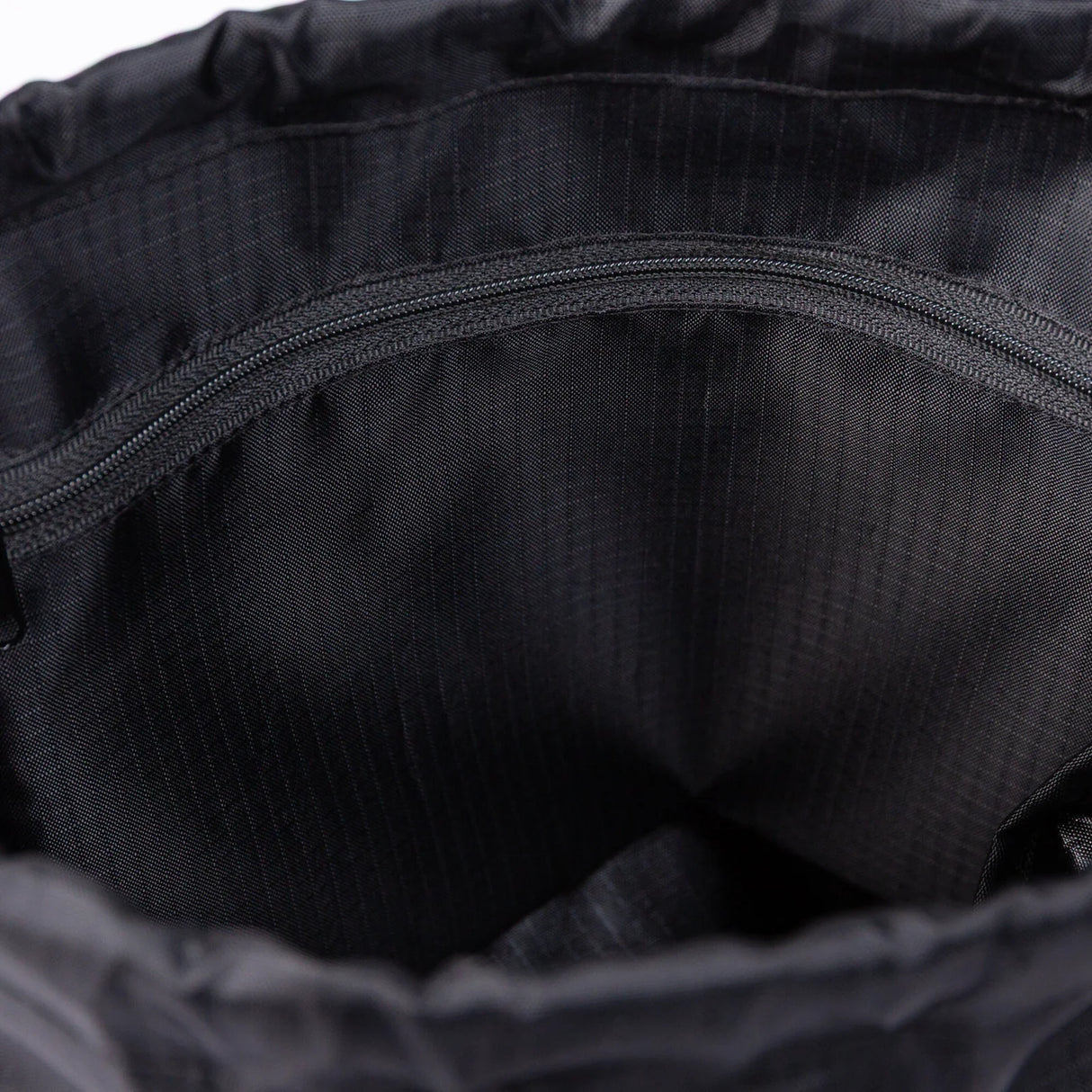 SKA910938 SWINGS Gym Bag Black | Stilvolle Sporttasche für das Skating Rucksack Rollerblades | Zubehör für Inline Skating | Inline Skating Fitness Inline Skating Urban Inline Skating | Aggressive inline Skating | Lörrach Freiburg Basel Inliner Skateschule und Skateshop Weil am Rhein SkaMiDan Deutschland Germany