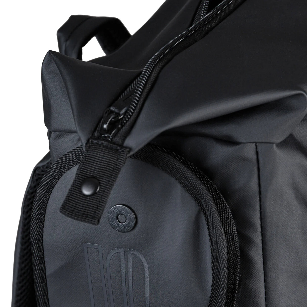 SKA910951 SWINGS Aurum Bag – Schwarz | Backpack | Skaterucksack mit Halterungen für 4× 90 mm bis 3× 125 mm Inlineskates tragetasche rucksack für rollerblades inliner skates blades inlineskates skamidan weil am rhein deutschland lörrach freiburg basel skamidan skateshop