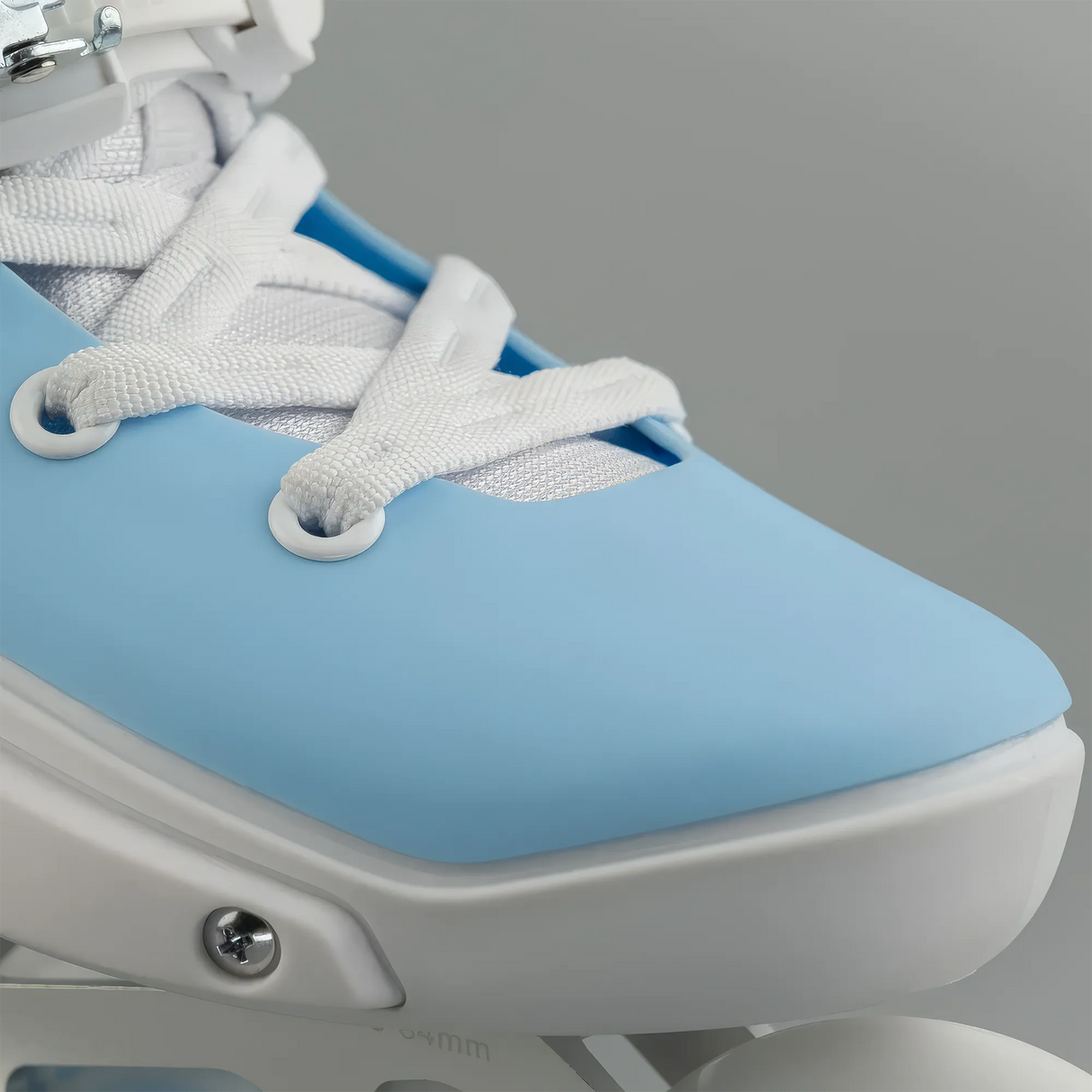 SKAFRSK-NEO190-LZ FR Skates Neo 1 – LZ Promodel – White Blue – Linda Zhu | 165mm Dual Point Mounting | Urban & Freestyle Inlineskates Slide Inline Skates Rollerblades Urban Inline Skating Freeskates Trainng Skates Strecken Skates Trinity Skates Einsteiger Beginner Inlineskates Inliner Fitness Inliner City Skates Fitness Inliner Sport Skates Sport Inliner Rollerblades Rollerblading Lörrach Freiburg Basel Inliner Skateschule und Skateshop Weil am Rhein SkaMiDan Deutschland Germany